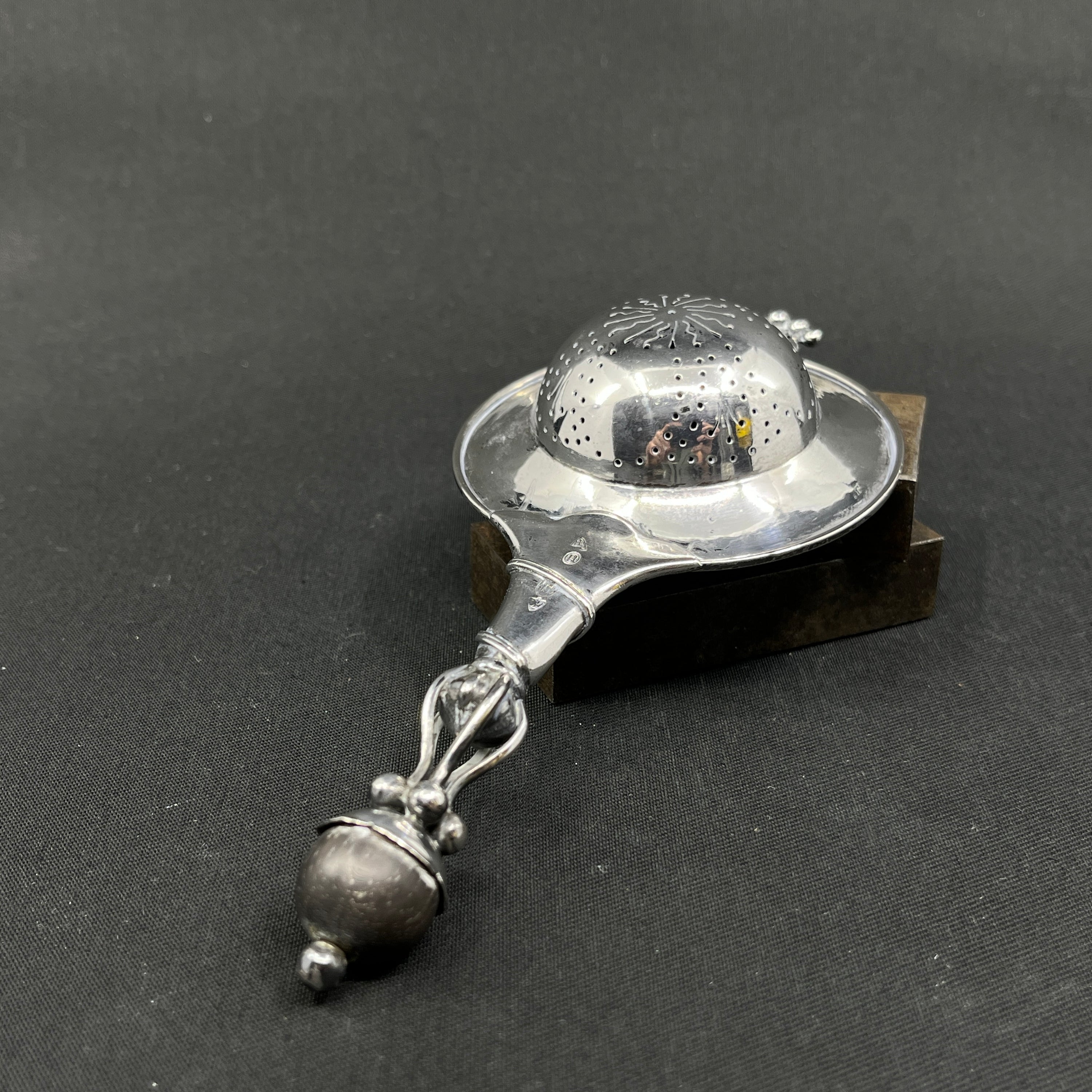 Tea strainer in silver