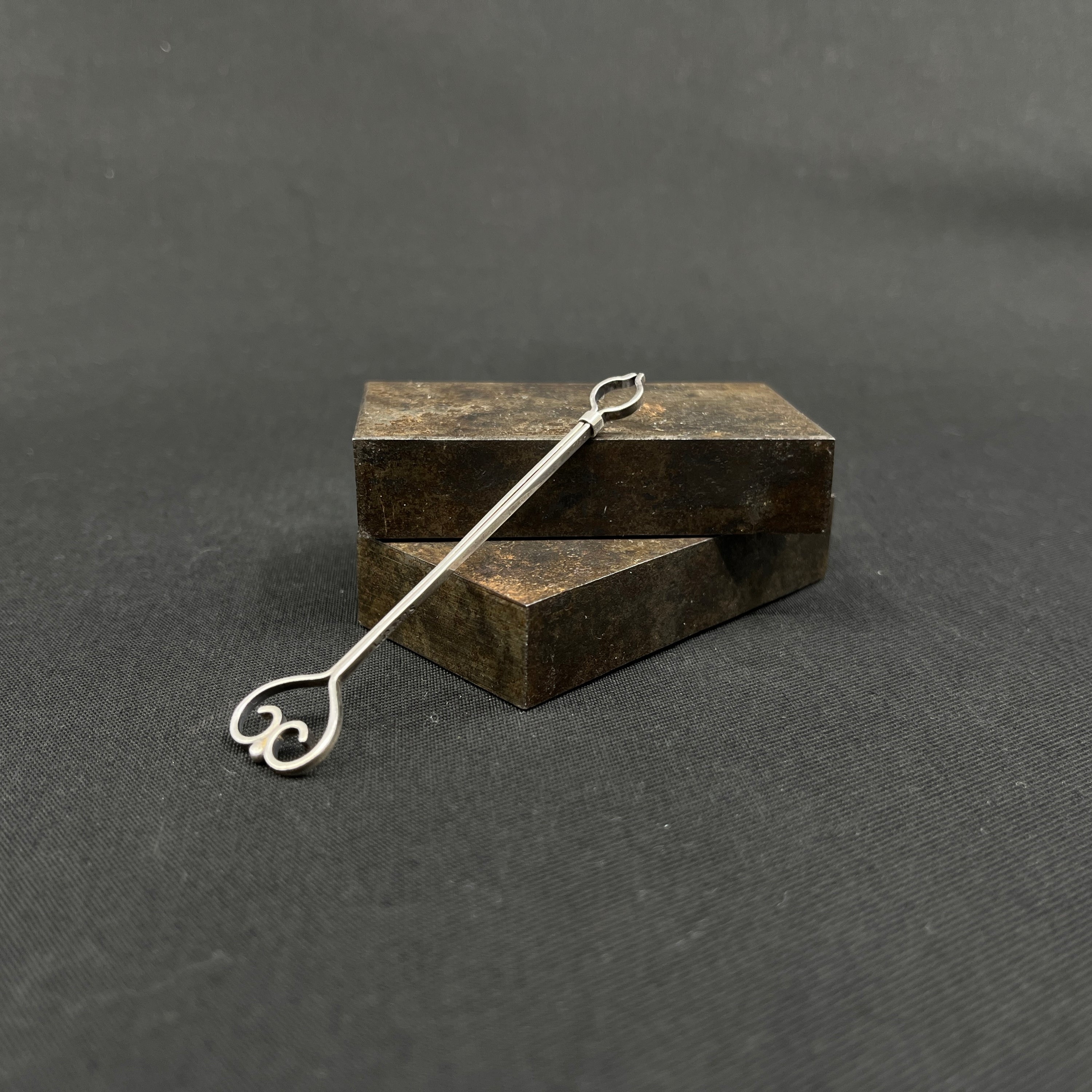 Cigarette holder in silver