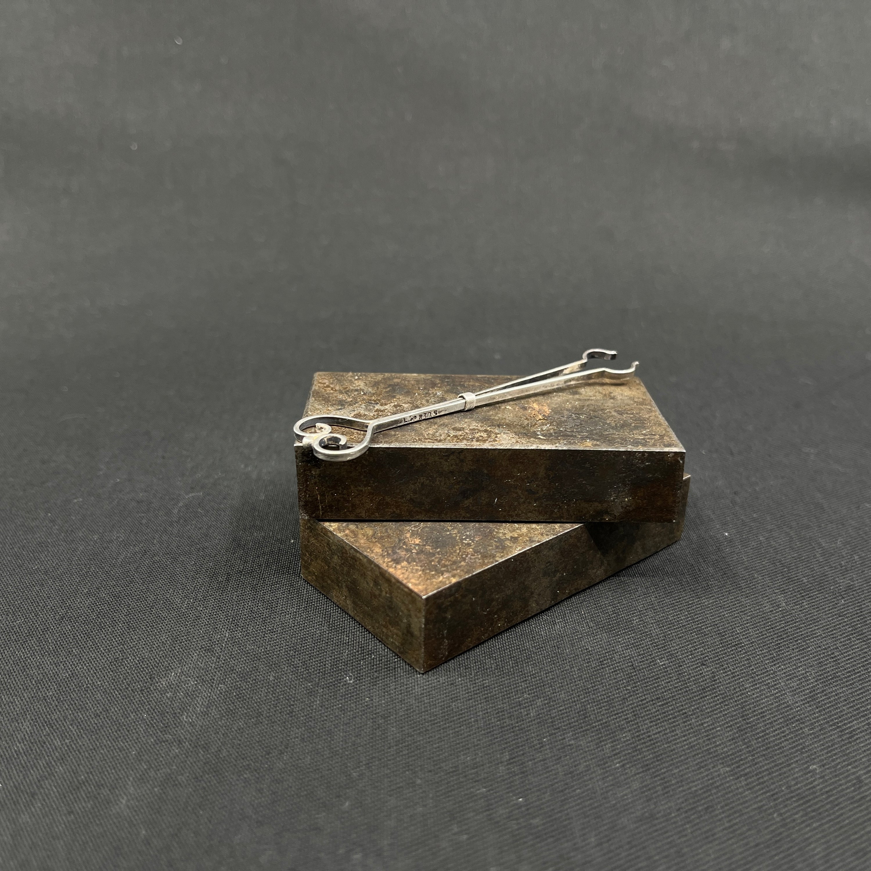 Cigarette holder in silver