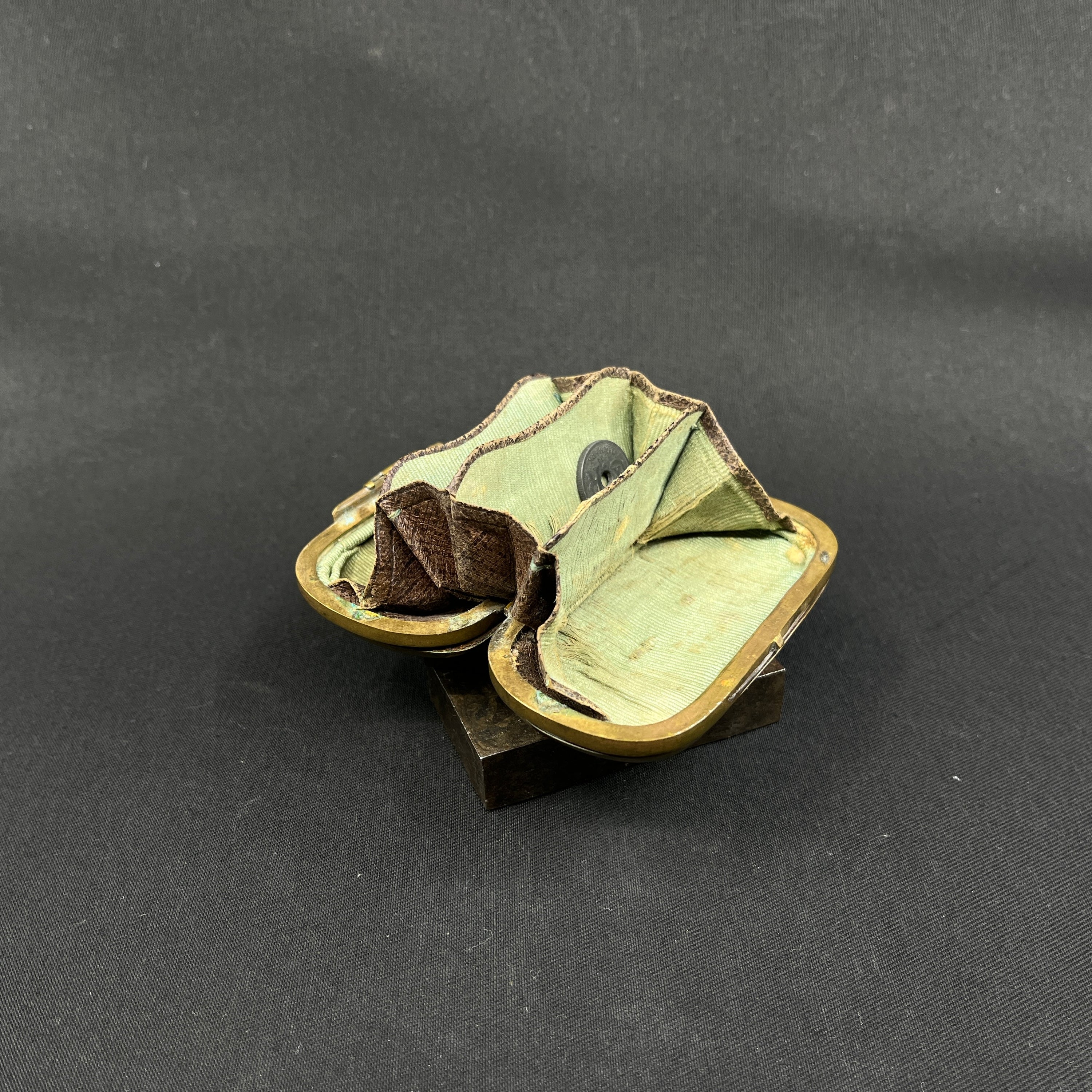 Flot portemonnaie fra 1800 tallets midte i skildpaddeskjold