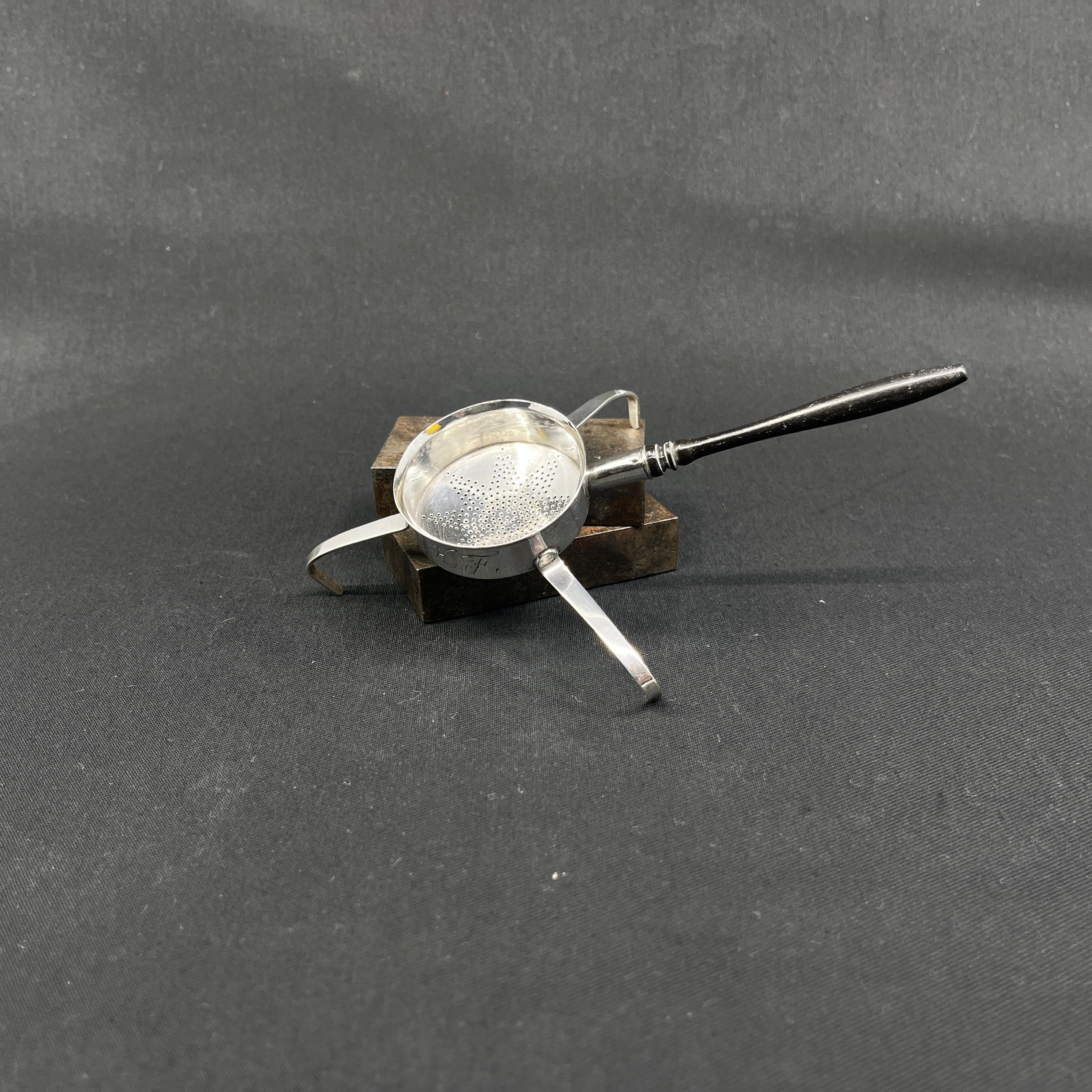 Dansk tesi i sølv fra 1700 tallet