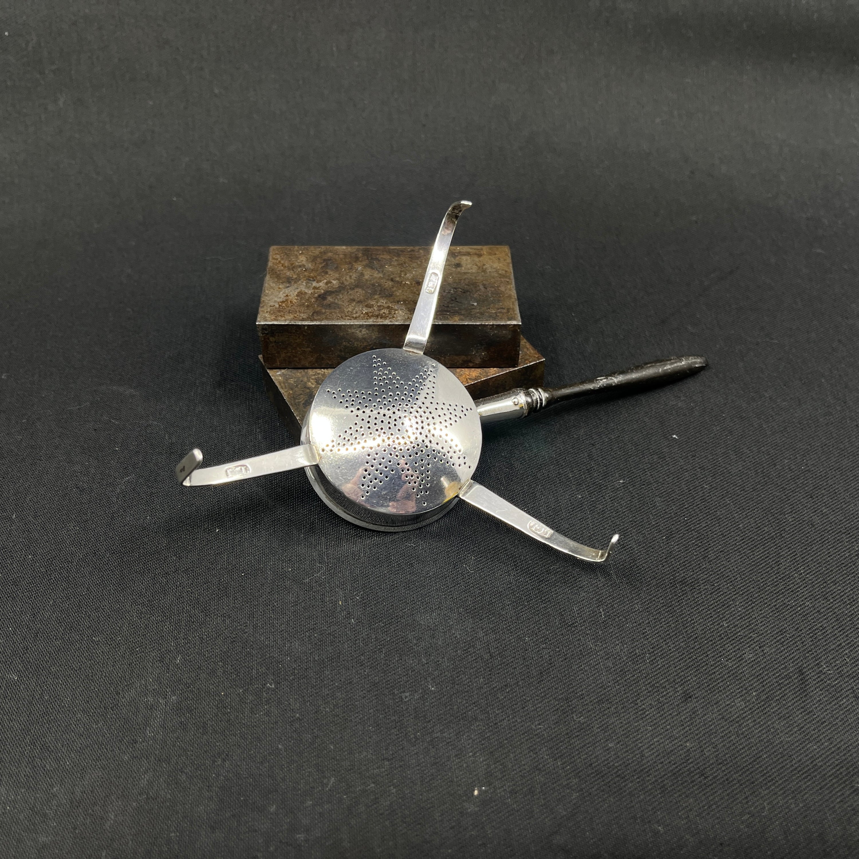 Dansk tesi i sølv fra 1700 tallet