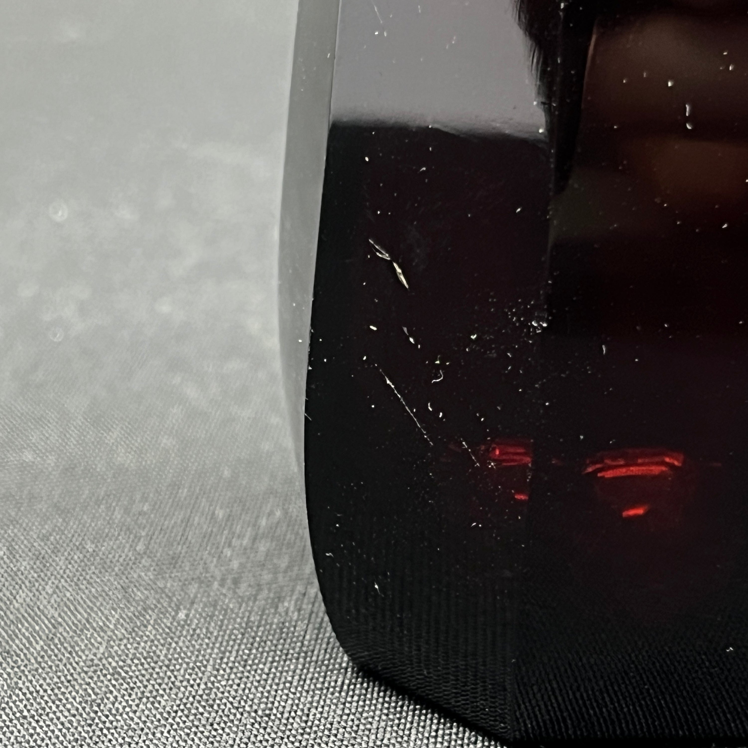 Rubinrød art deco vase, 9,5 cm.