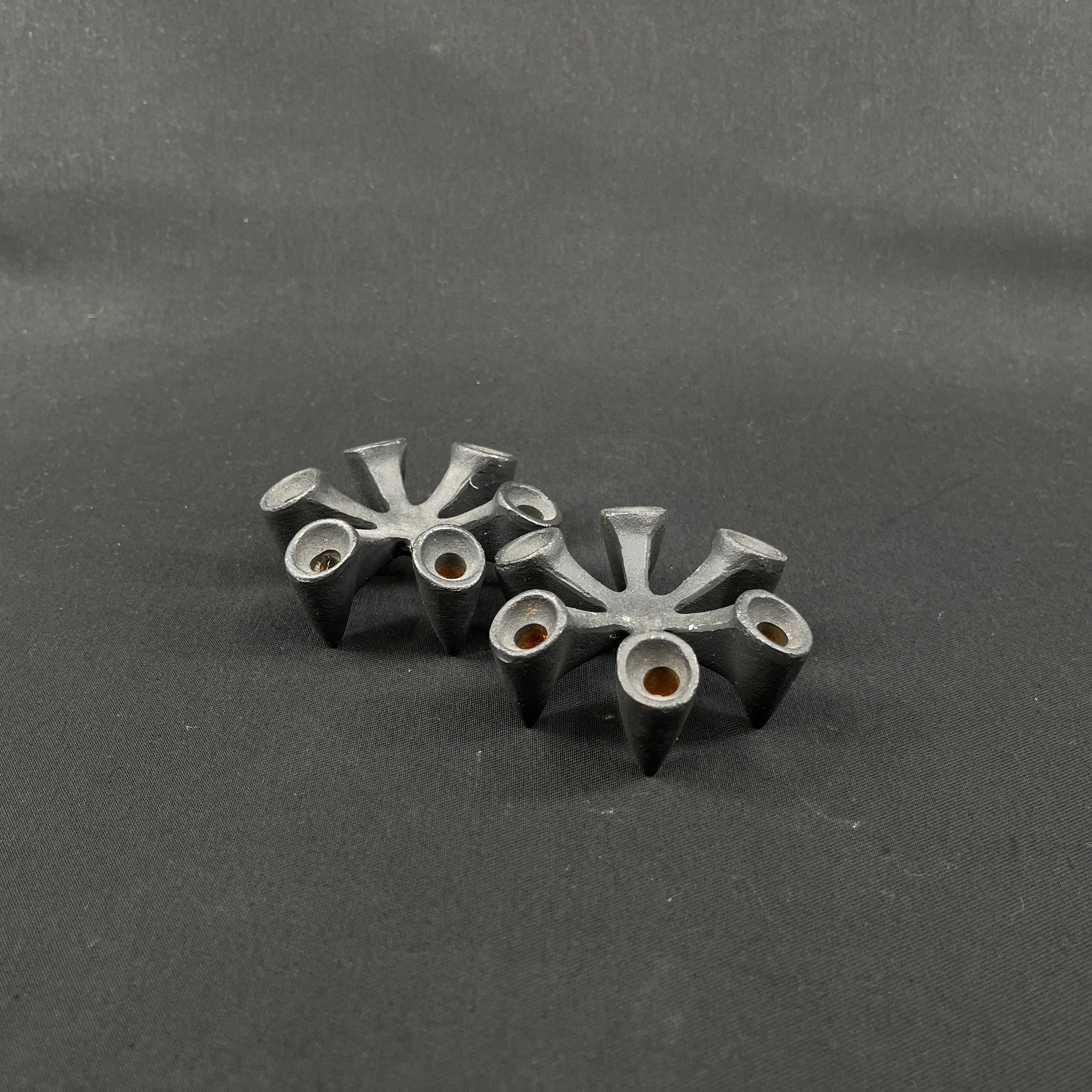 Lysestager i støbejern fra 1960'erne