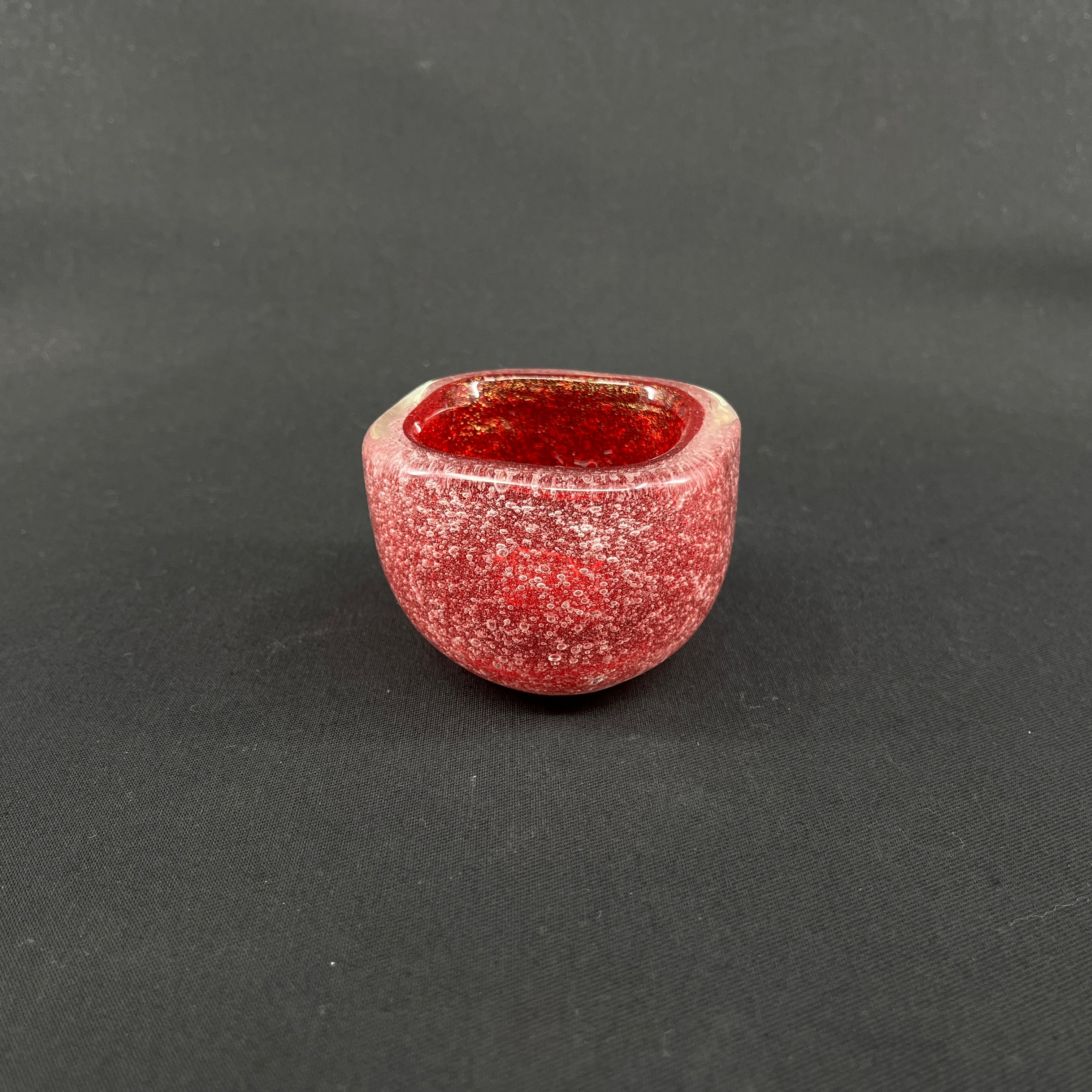 Firkantet rød Murano skål med guld