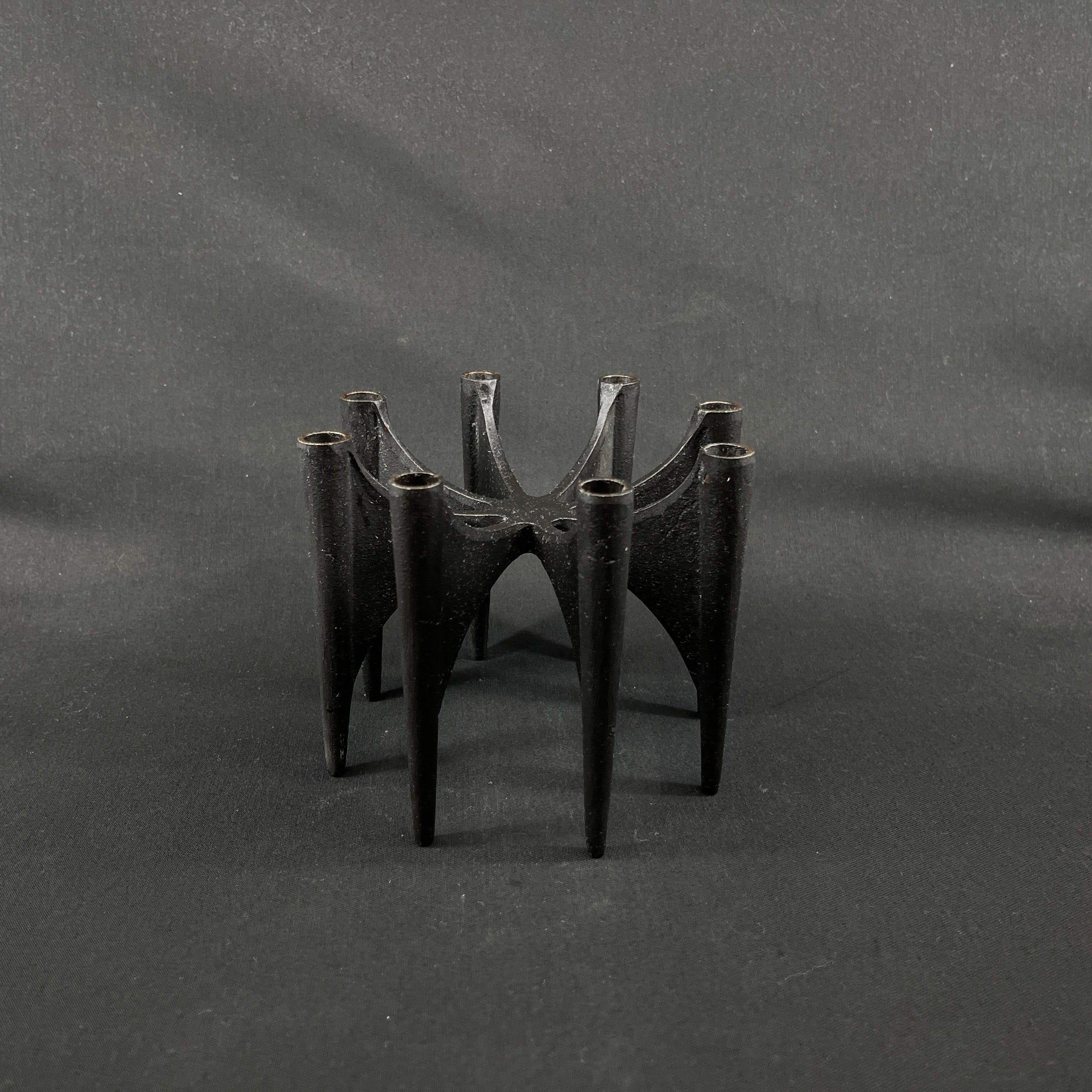 Lysestage i støbejern af Börje Rajalin - Modell 1735