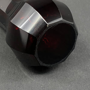 Small ruby ​​red art deco vase, 9.5 cm.