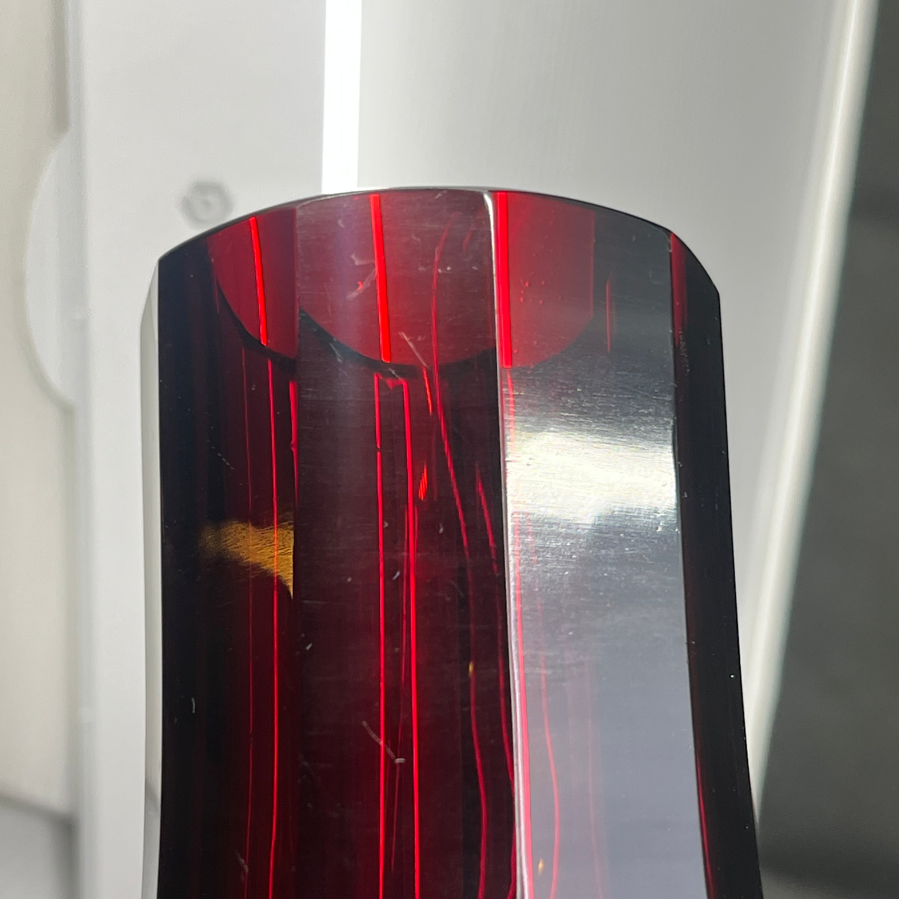 Small ruby ​​red art deco vase, 9.5 cm.