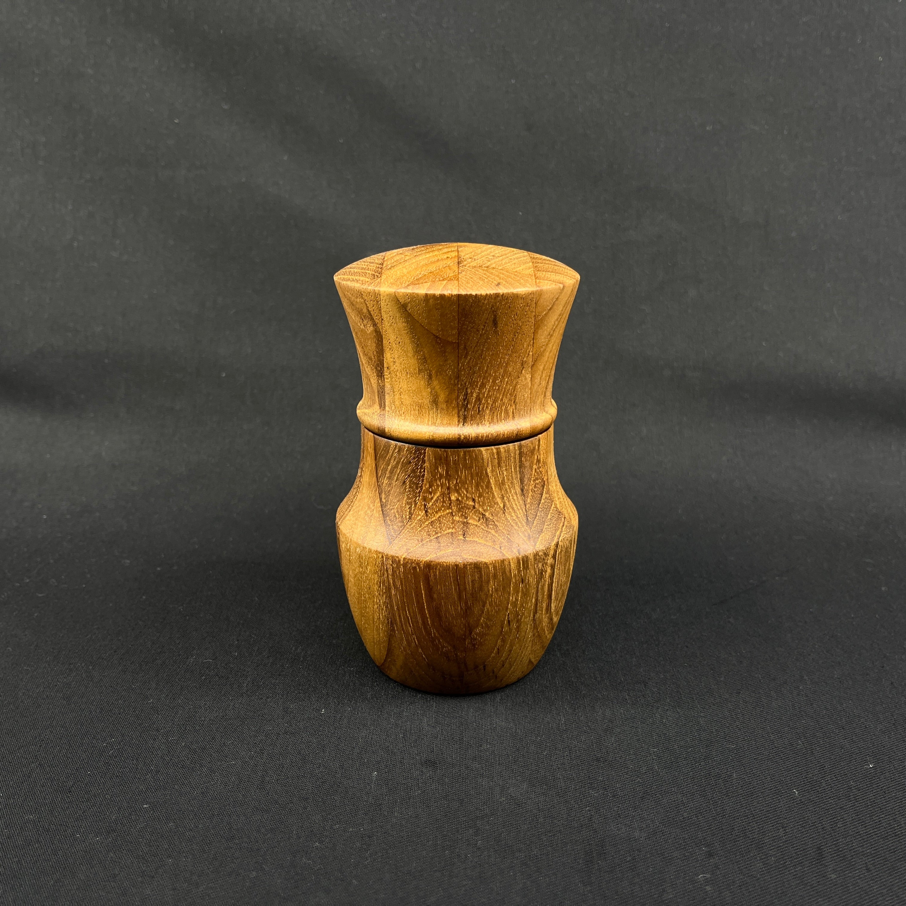 Moderne peberkværn i teak