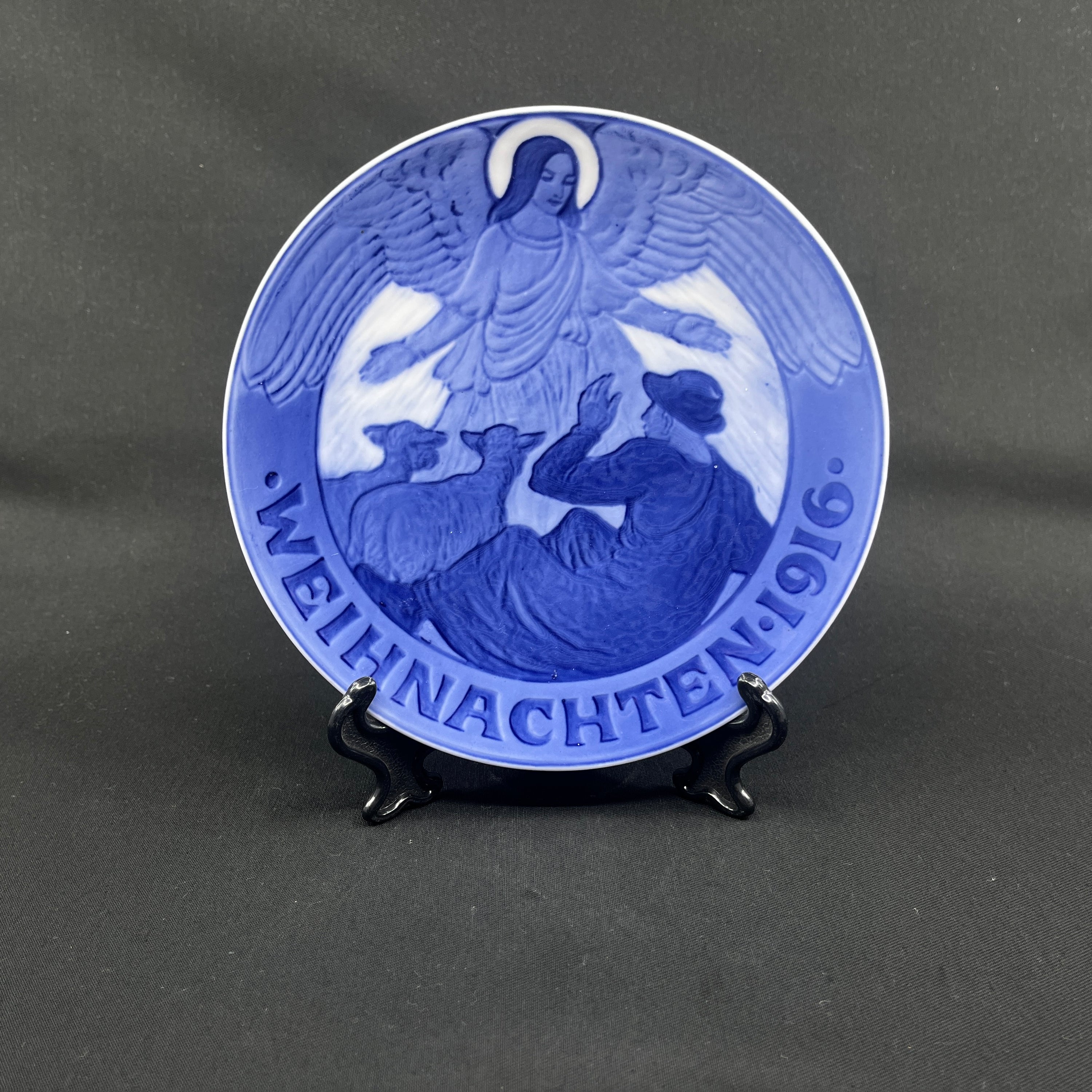 Royal Copenhagen Christmas plate 1916 with german text