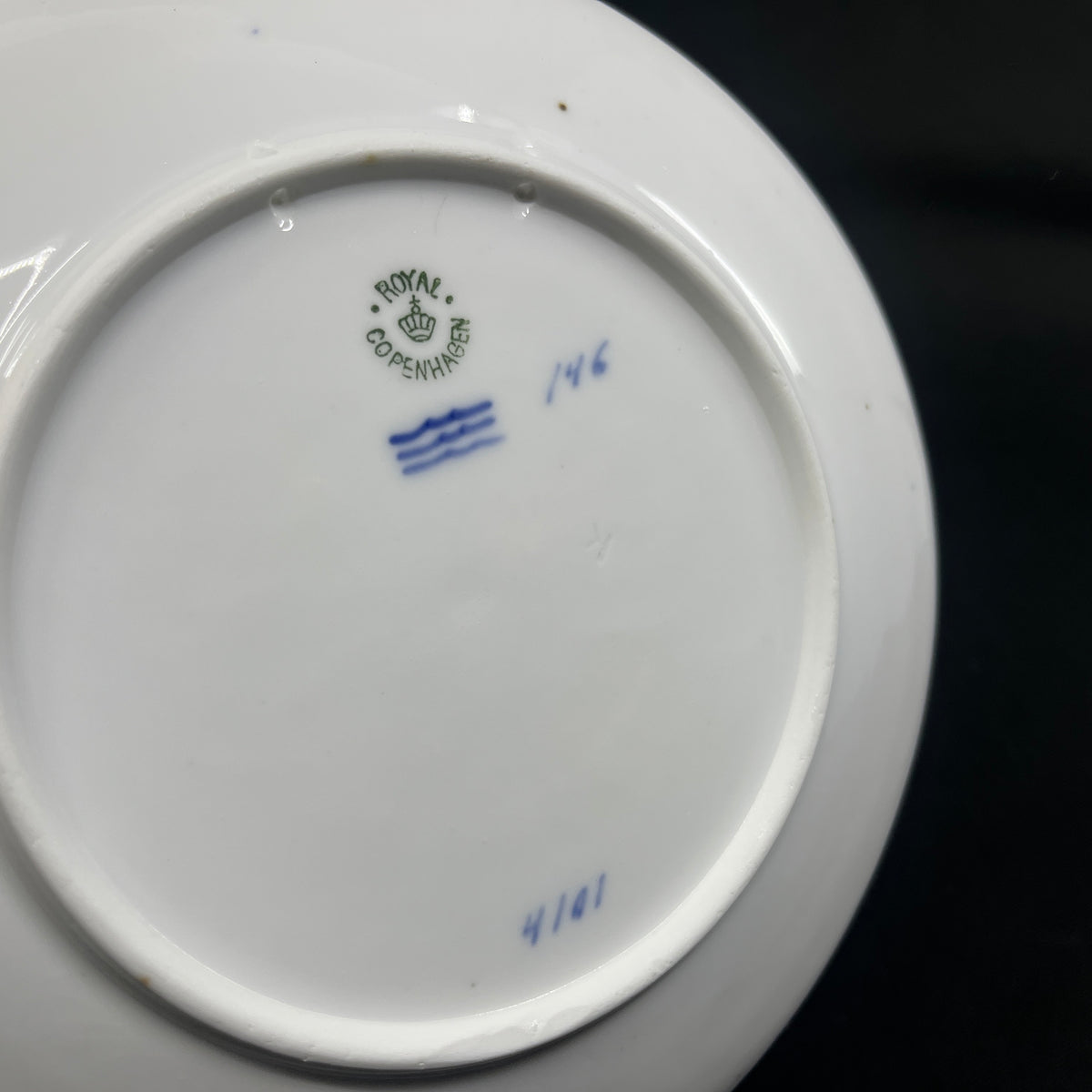 Royal Copenhagen Christmas plate 1916 with german text
