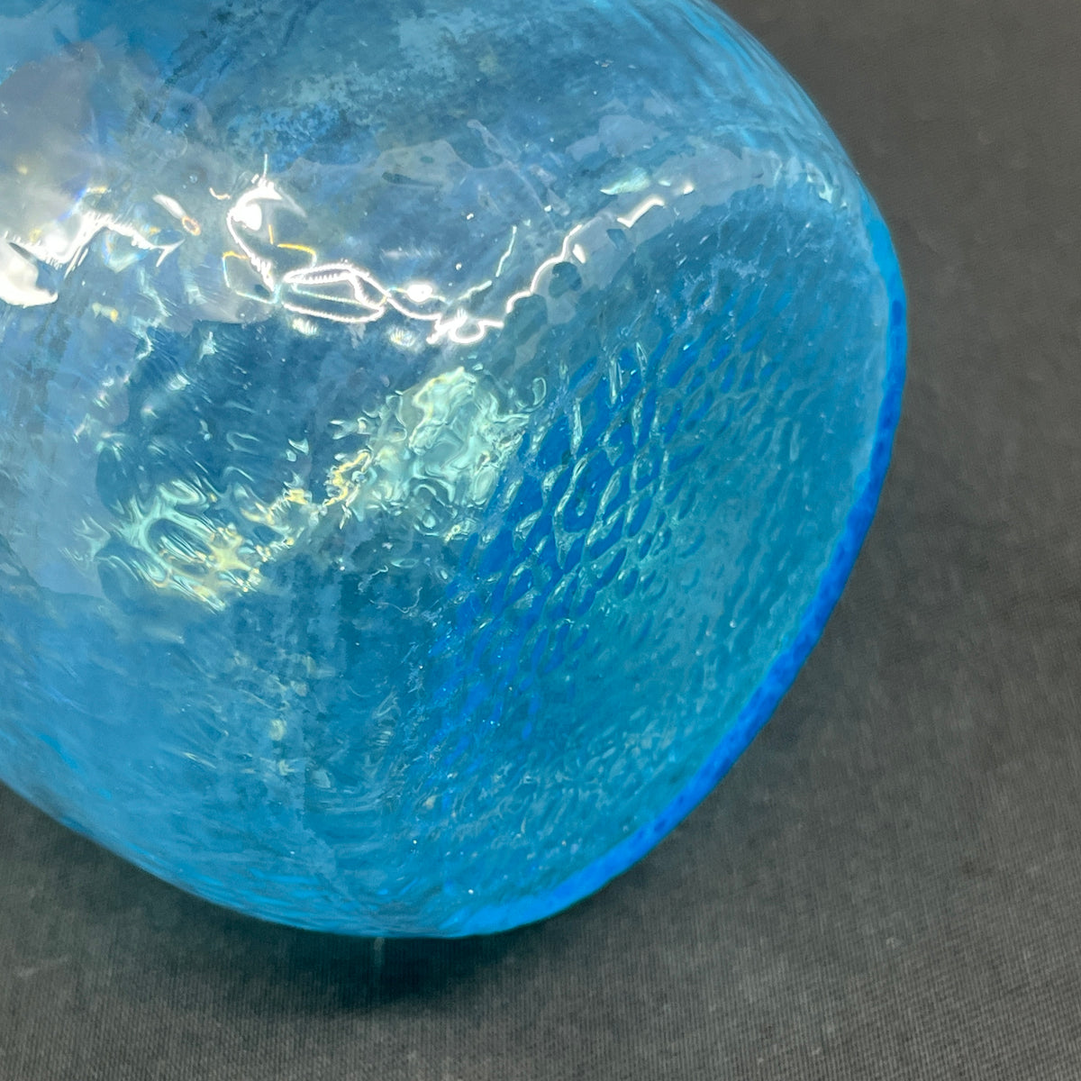 Søblåt hyacintglas med optik fra Fyens Glasværk, model fra 1910
