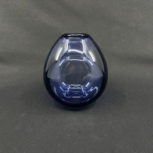 Sapphire blue drop vase by Per Lütken, 13 cm.