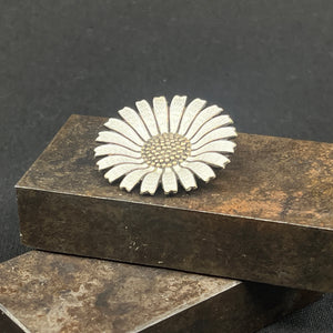 Hvid Anton Michelsen marguerite broche - 3,2 cm.