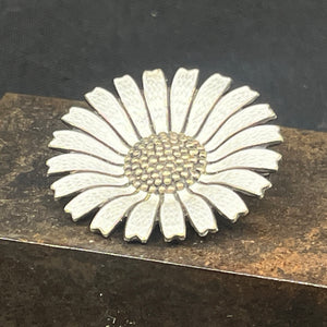 Hvid Anton Michelsen marguerite broche - 3,2 cm.