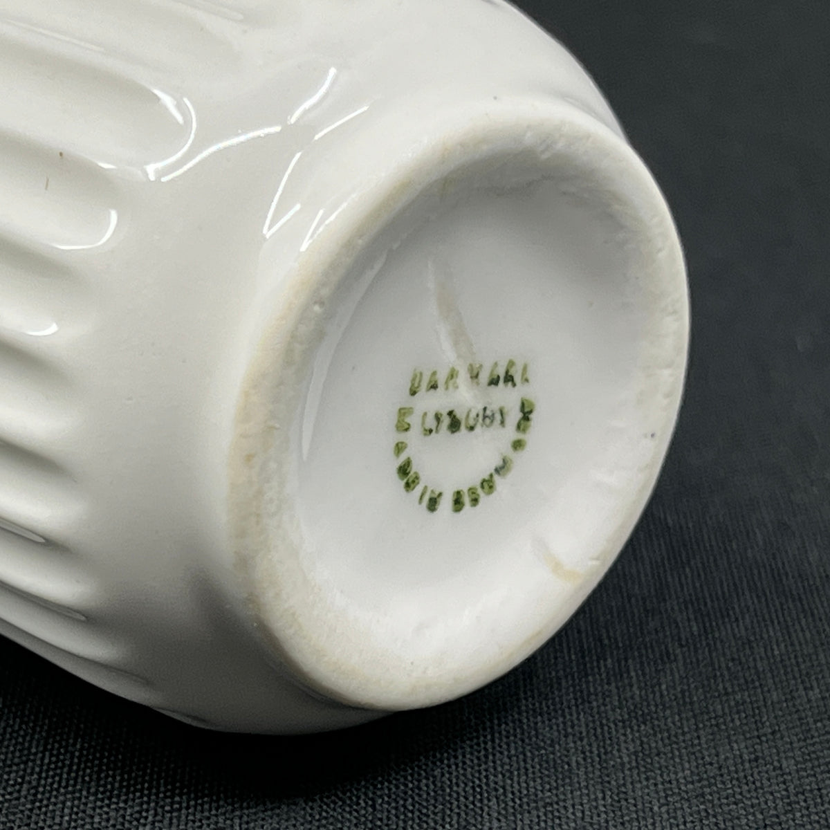 White Lyngby vase, 8 cm.