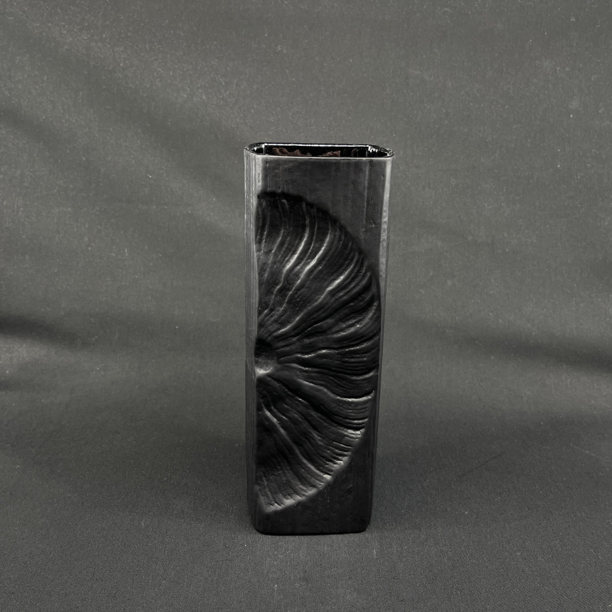 Sort vase fra Rosenthal af Martin Freyer