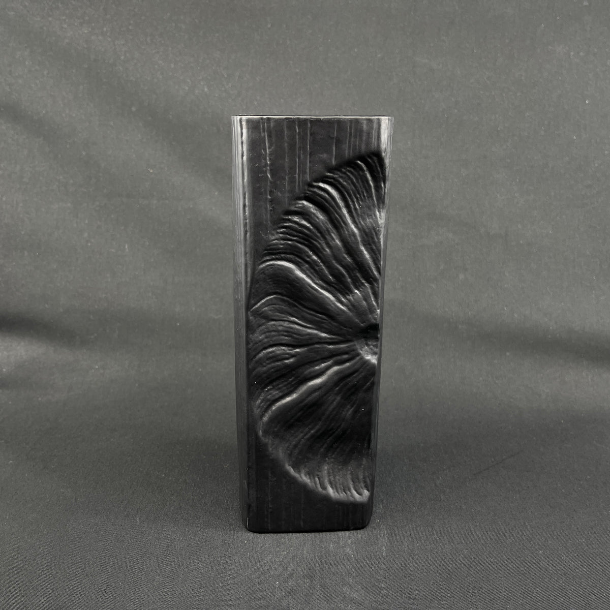 Sort vase fra Rosenthal af Martin Freyer