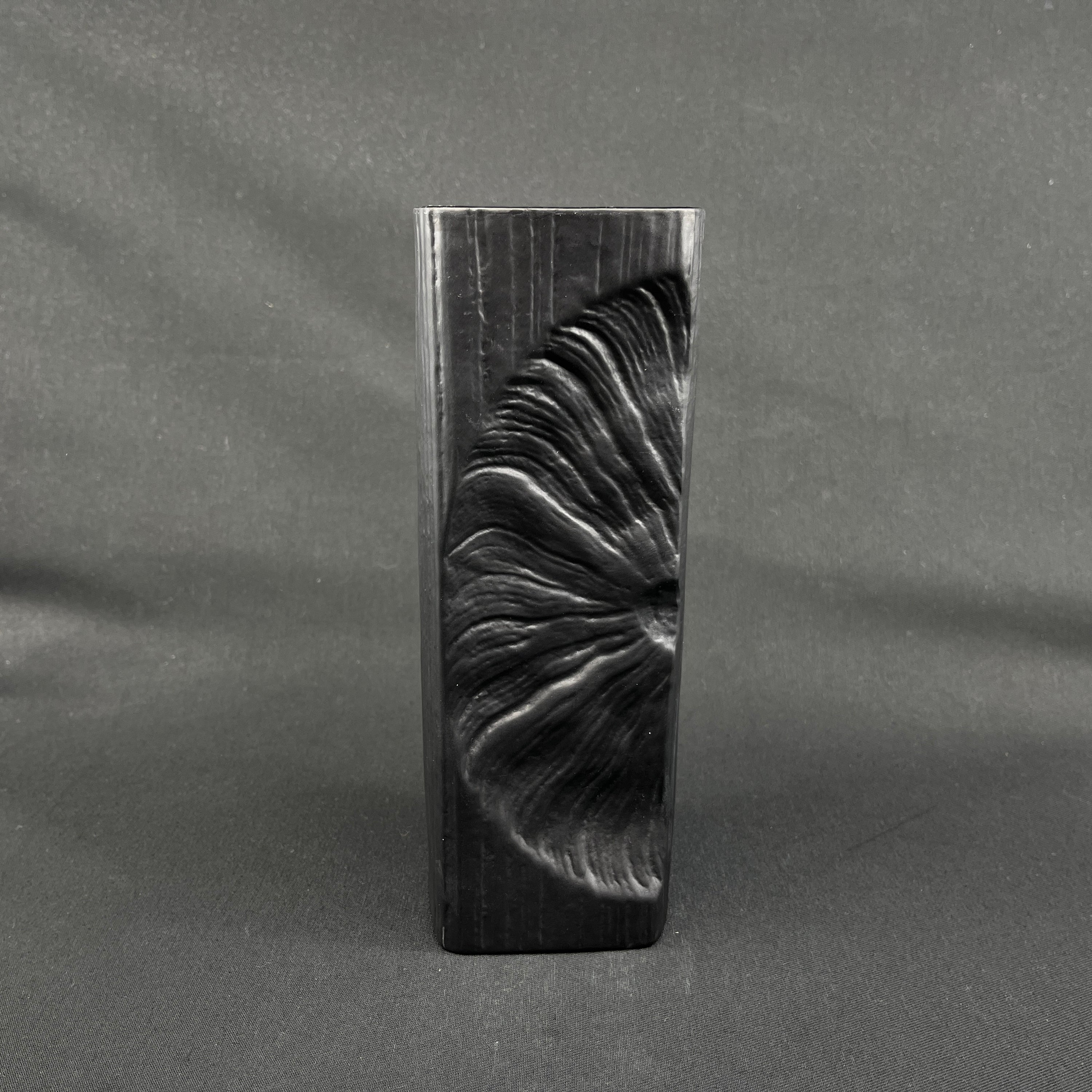 Schwarze Vase von Rosenthal, entworfen von Martin Freyer