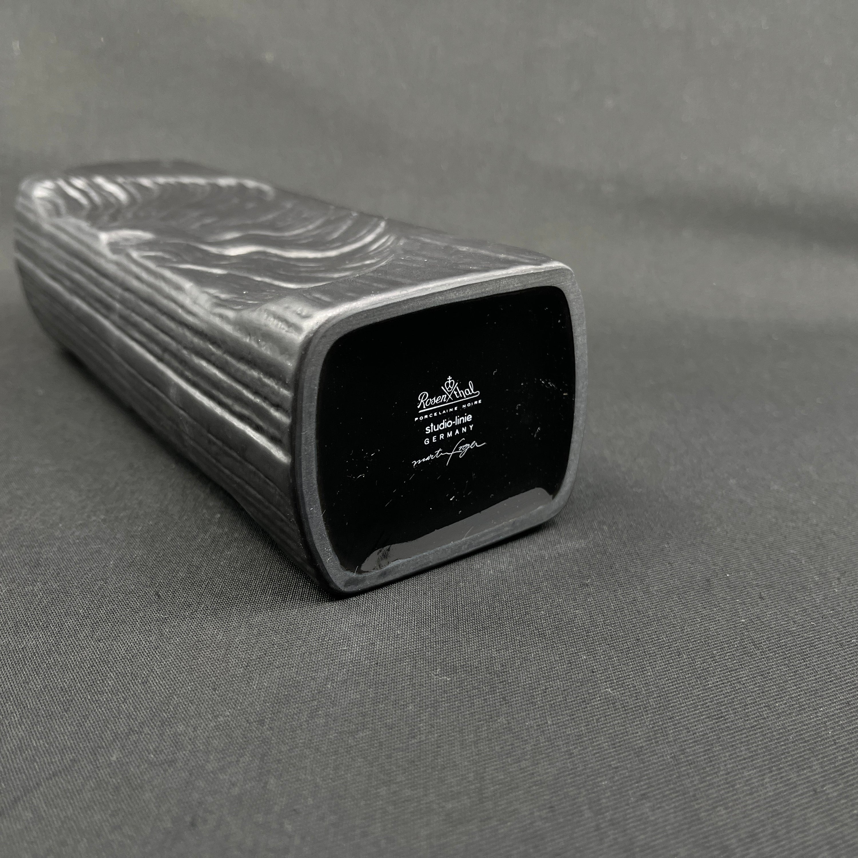 Schwarze Vase von Rosenthal, entworfen von Martin Freyer