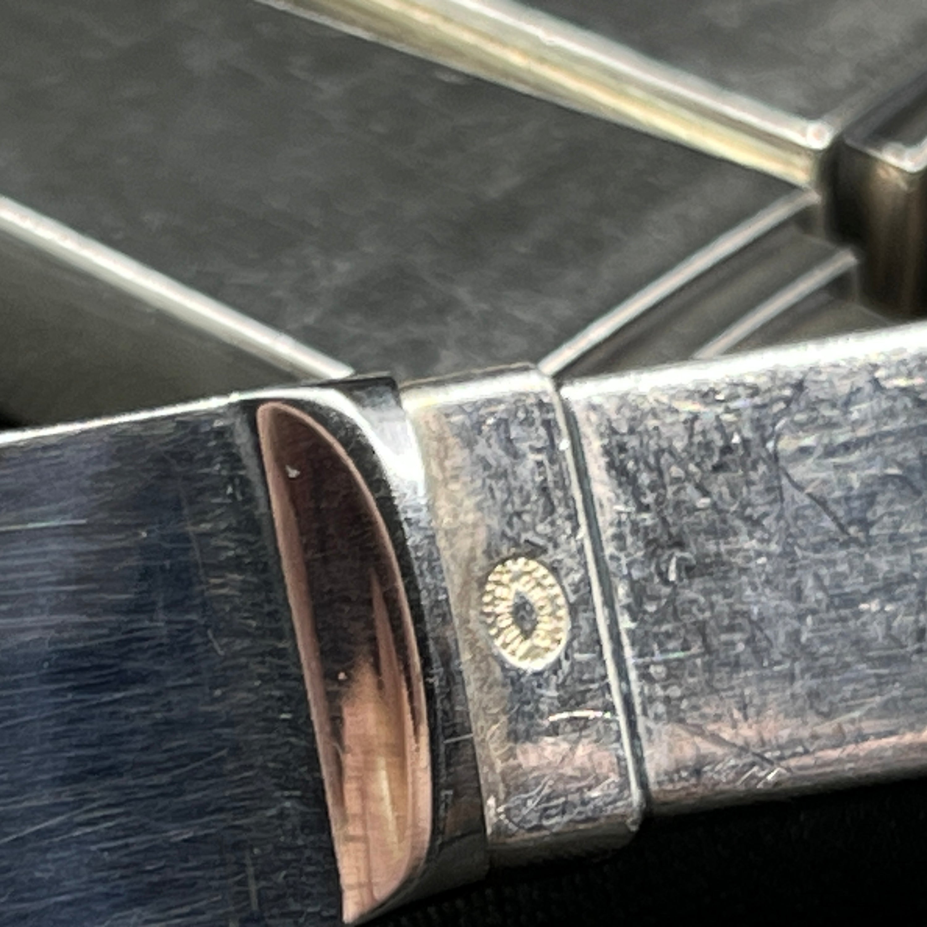 Pyramidenförmiges Tafelmesser, 22,5 cm.