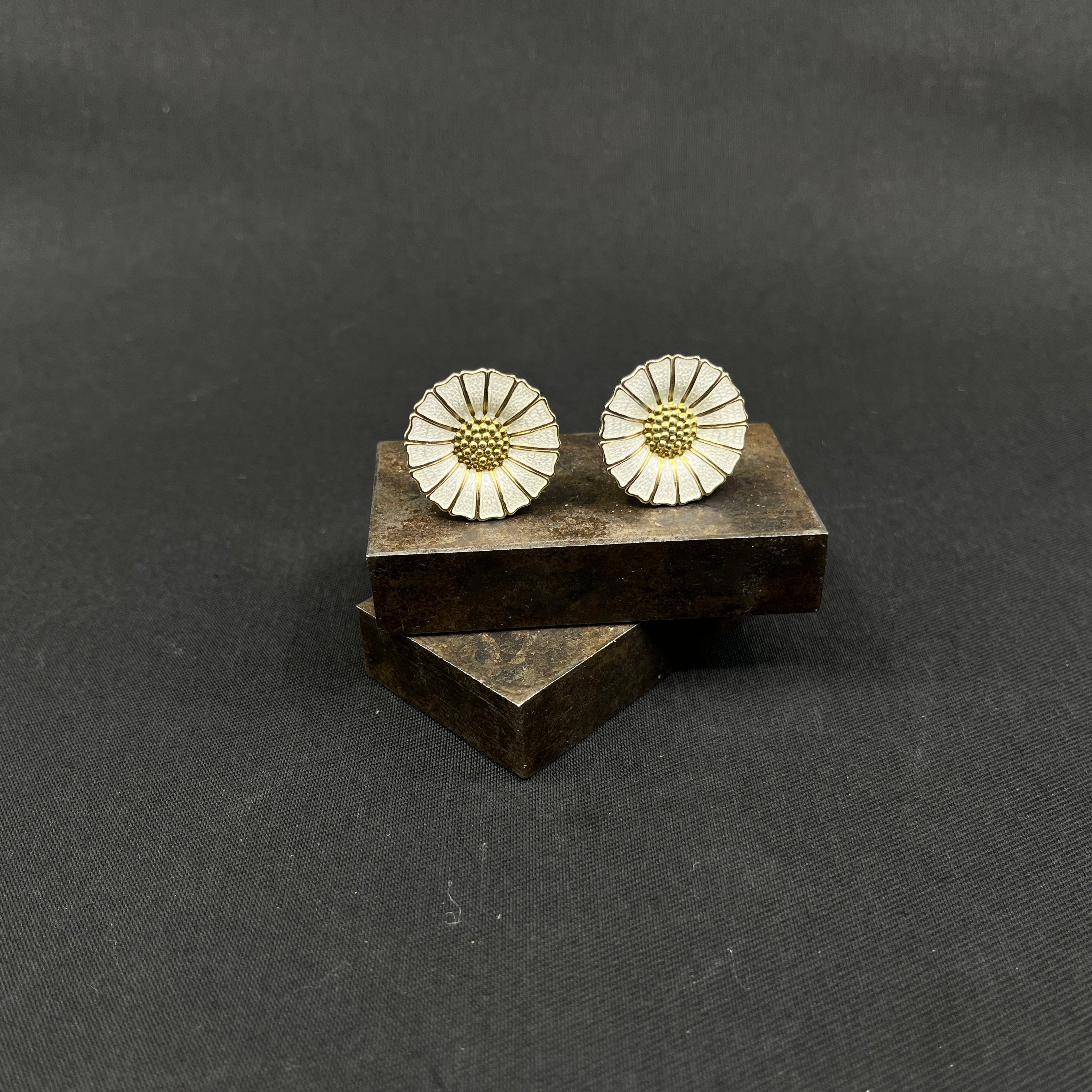 Anton Michelsen marguerite øreclips, 2,4 cm.