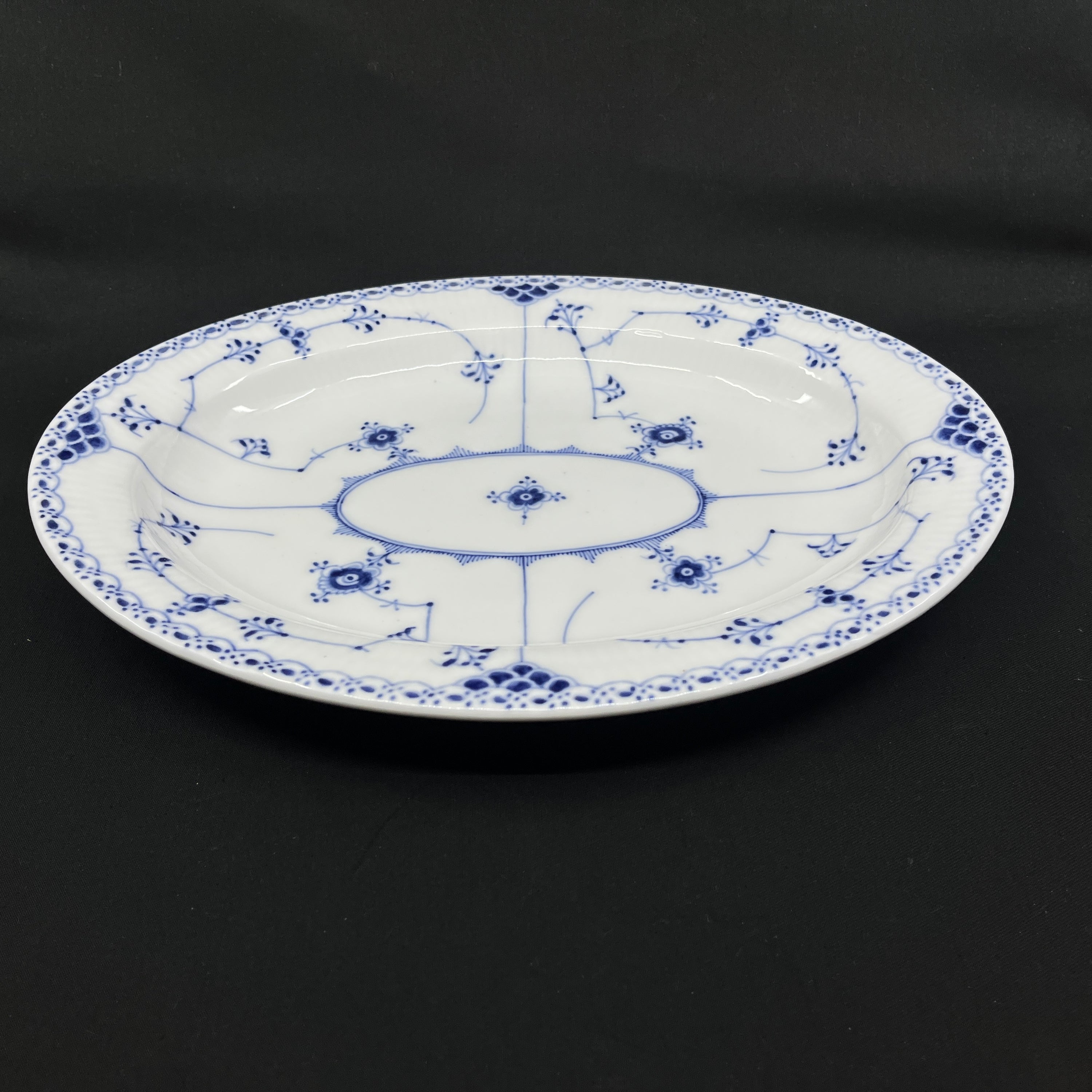 Musselmalet Halvblonde ovalt fad, 1/628