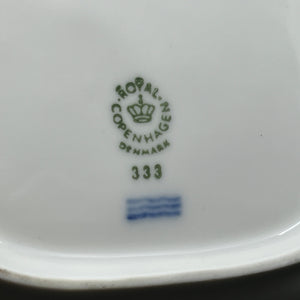 Firkantet skål med monogram af Dronning Anne Marie af Grækenland