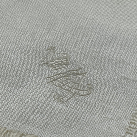 Serviet med kongeligt monogram for Dronning Ingrid