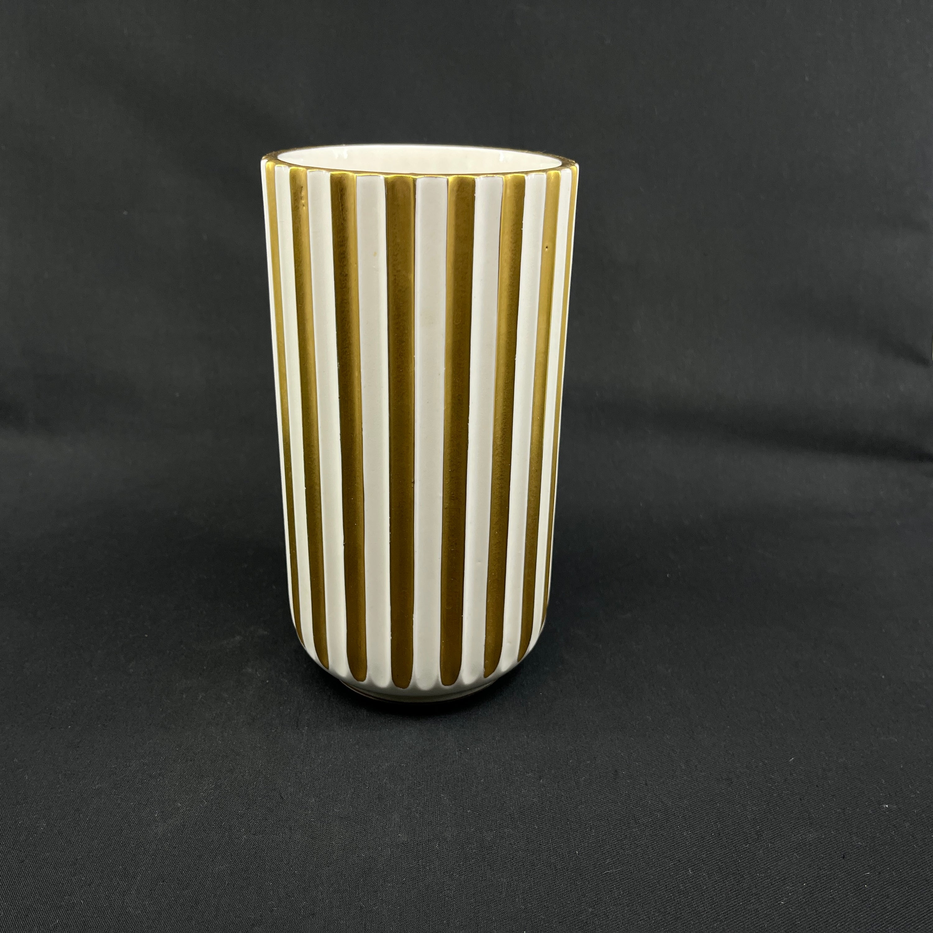 Hvid Lyngby vase, 20 cm. med guld