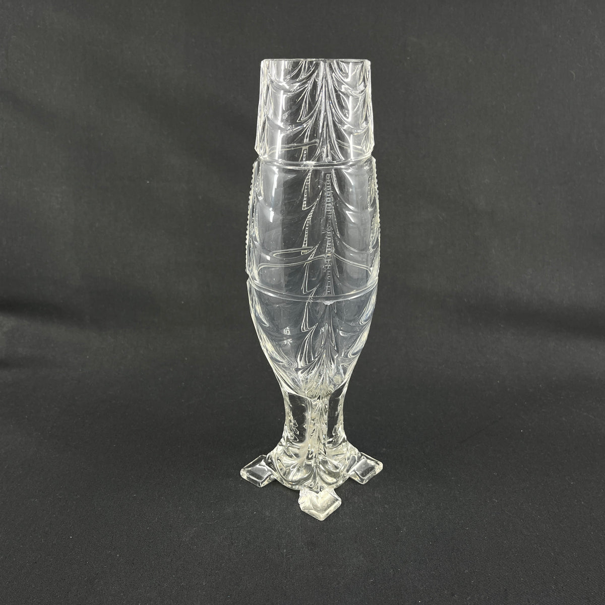 Høj vase med "ben" fra 1920'erne