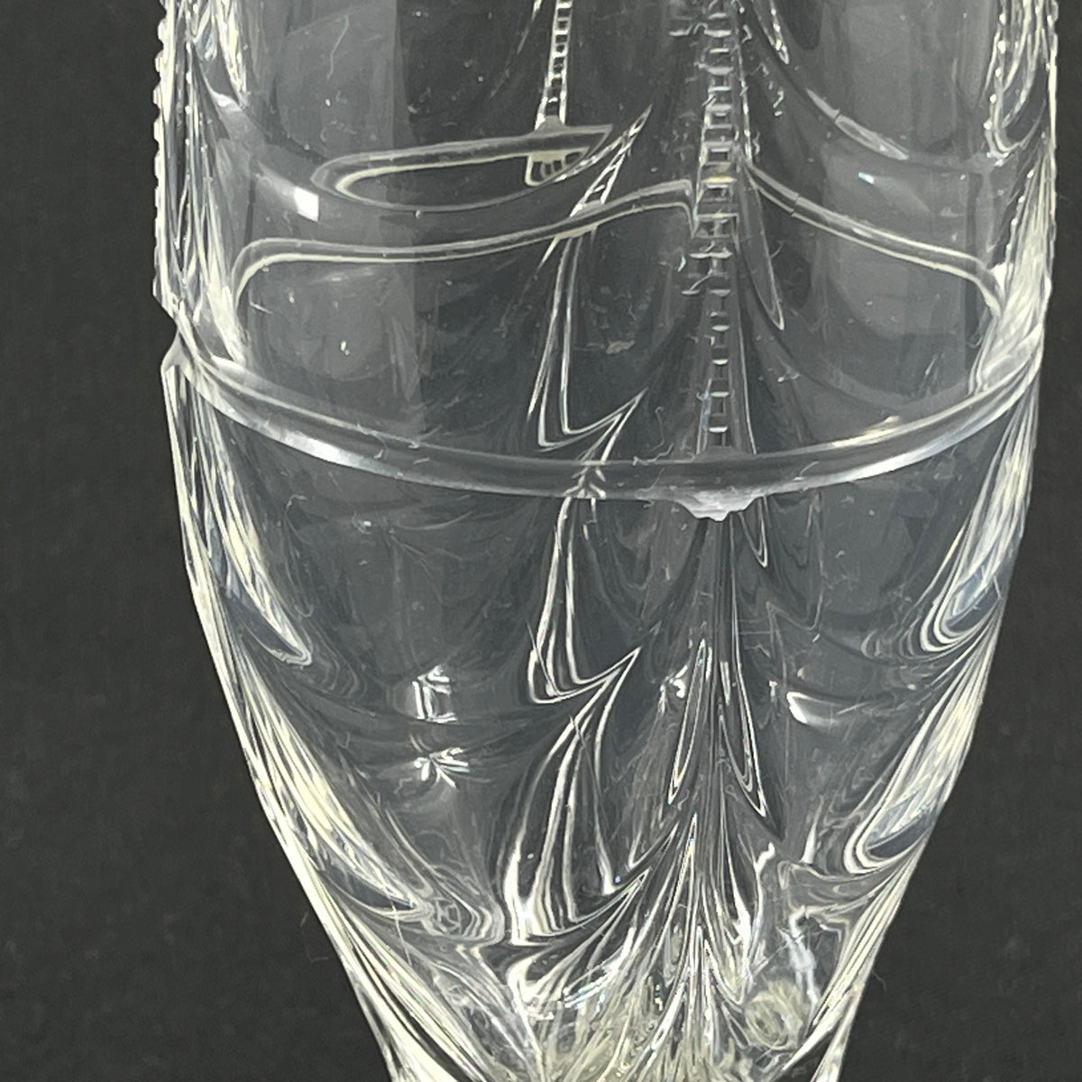 Høj vase med "ben" fra 1920'erne