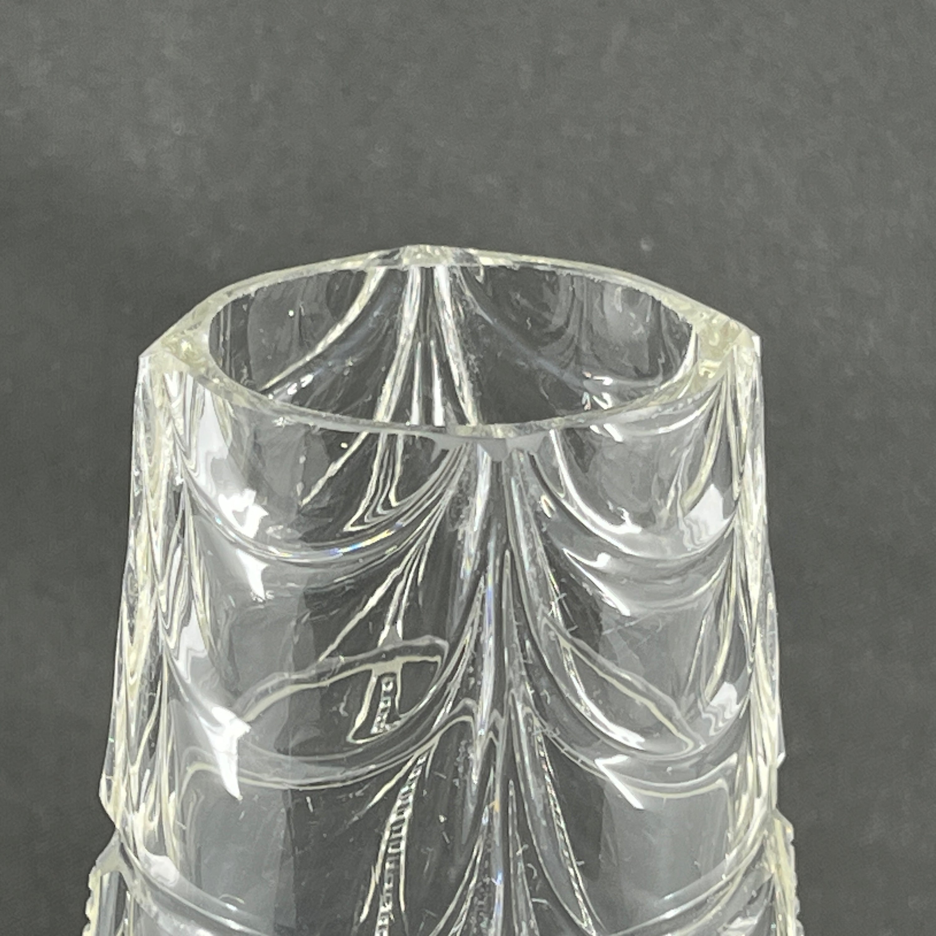 Høj vase med "ben" fra 1920'erne