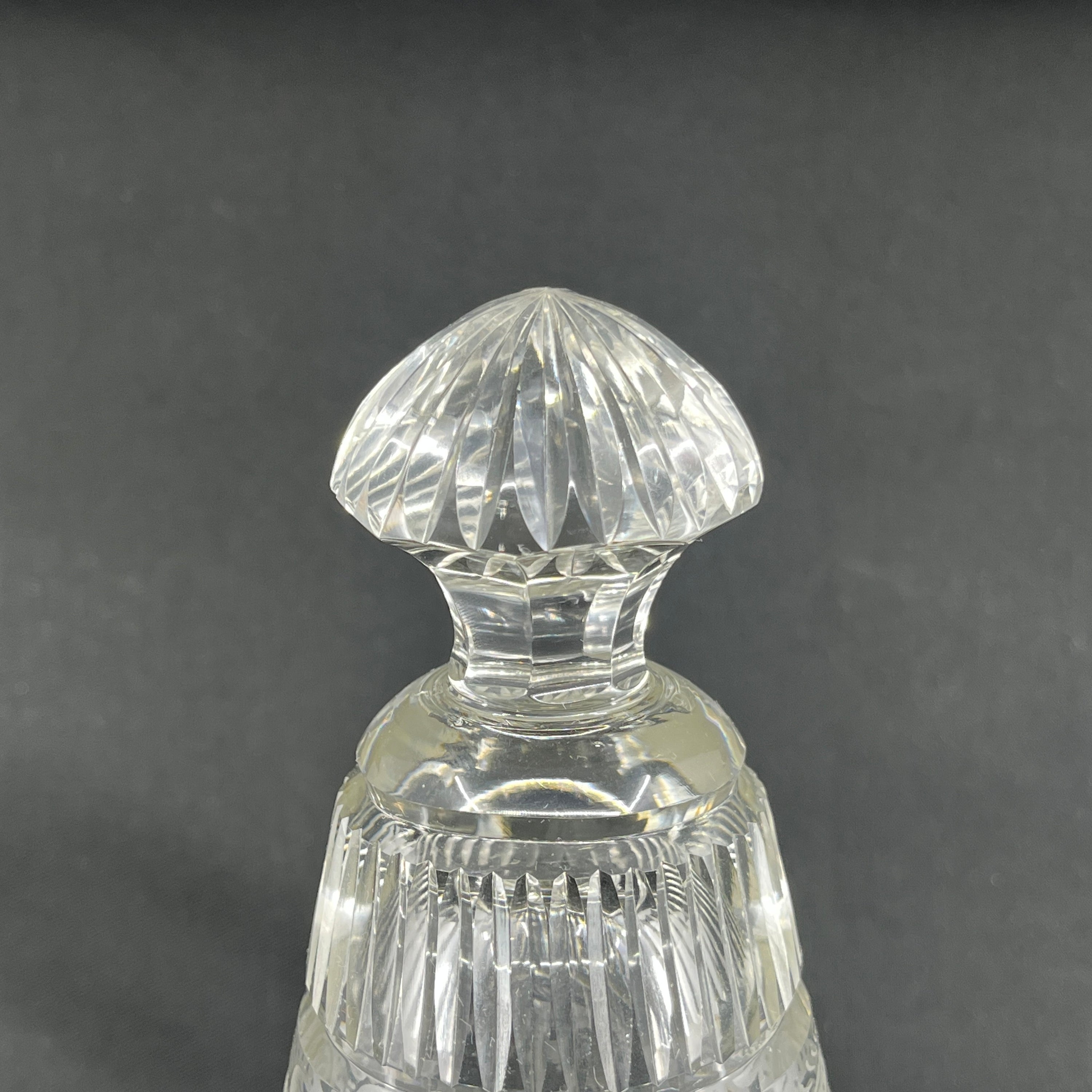 Stor krystal bonbonnierer på fod