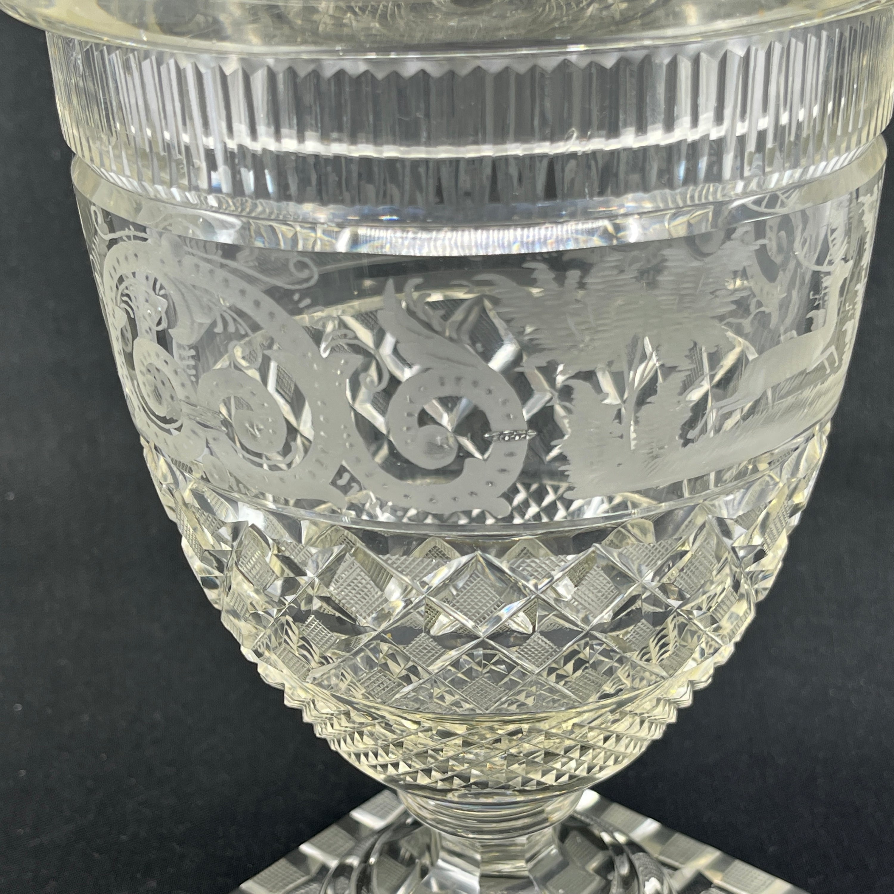 Stor krystal bonbonnierer på fod