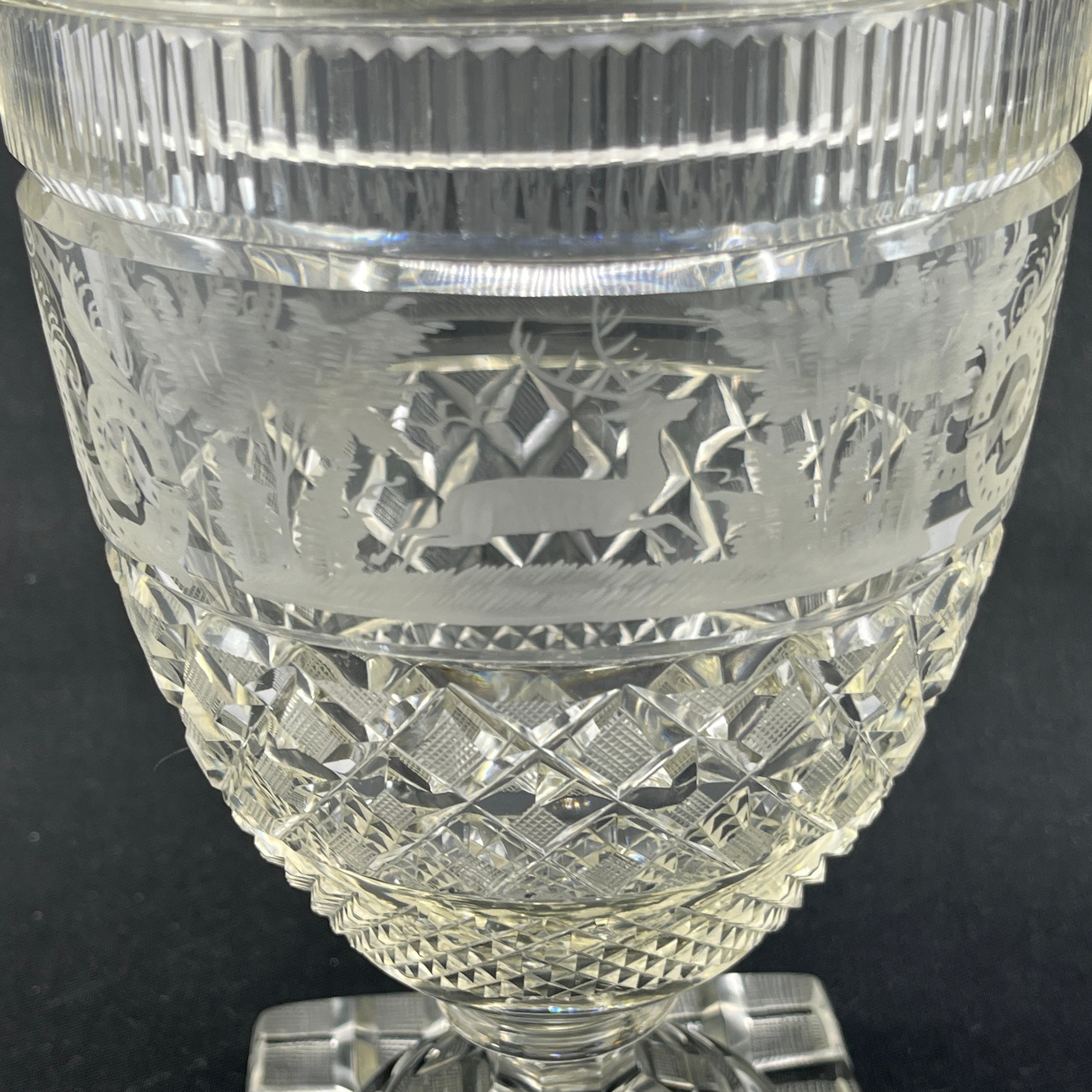 Stor krystal bonbonnierer på fod