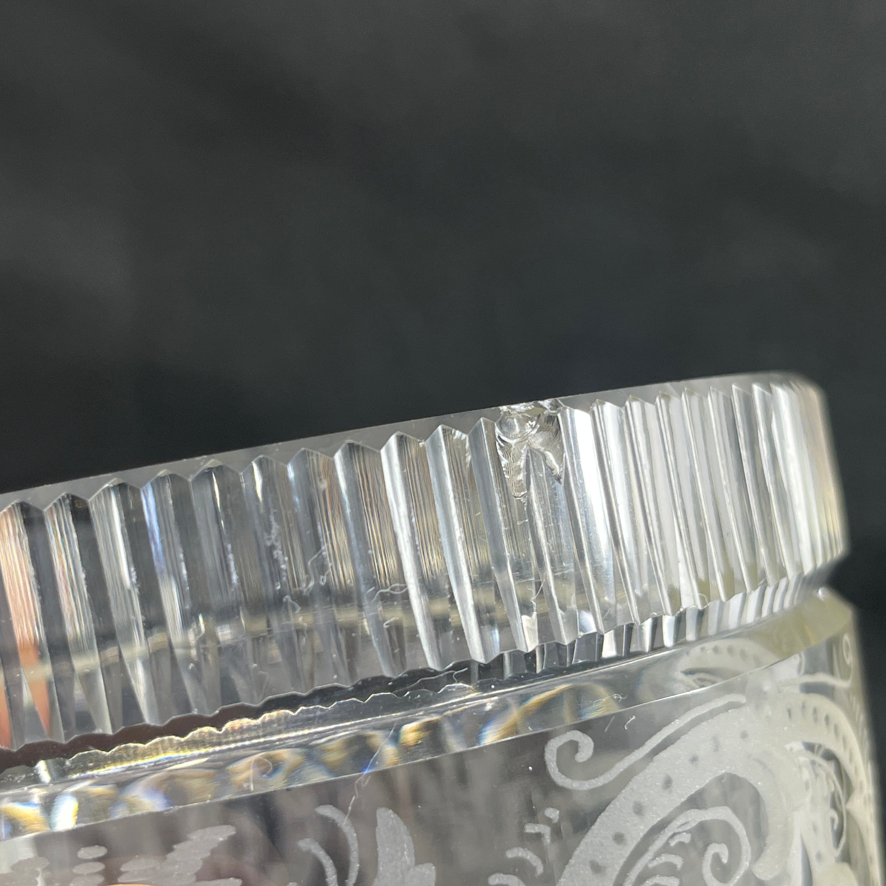 Stor krystal bonbonnierer på fod