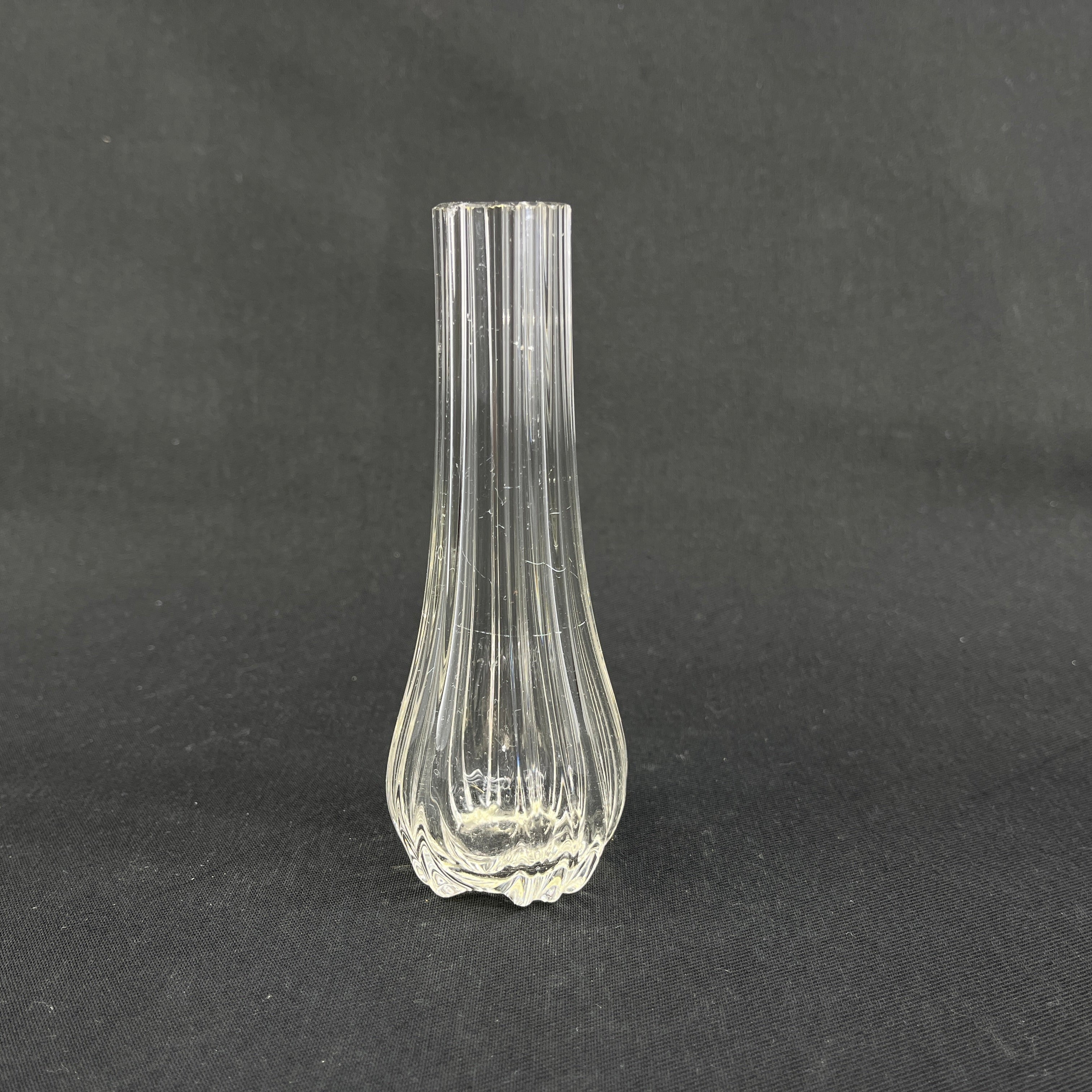 Fin dråbeformet vase fra 1920'erne, 12 cm.