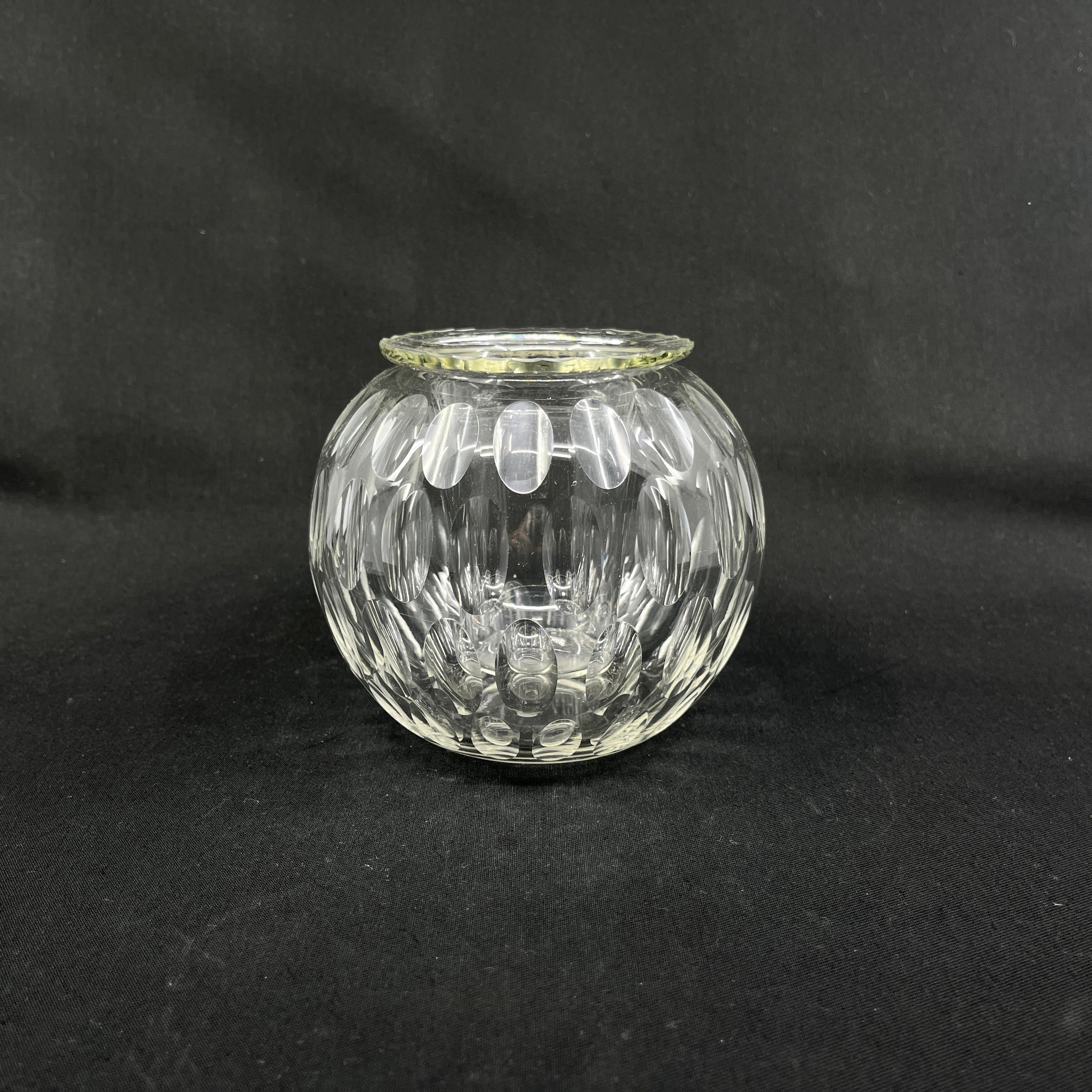 Kuglerund vase med indsats