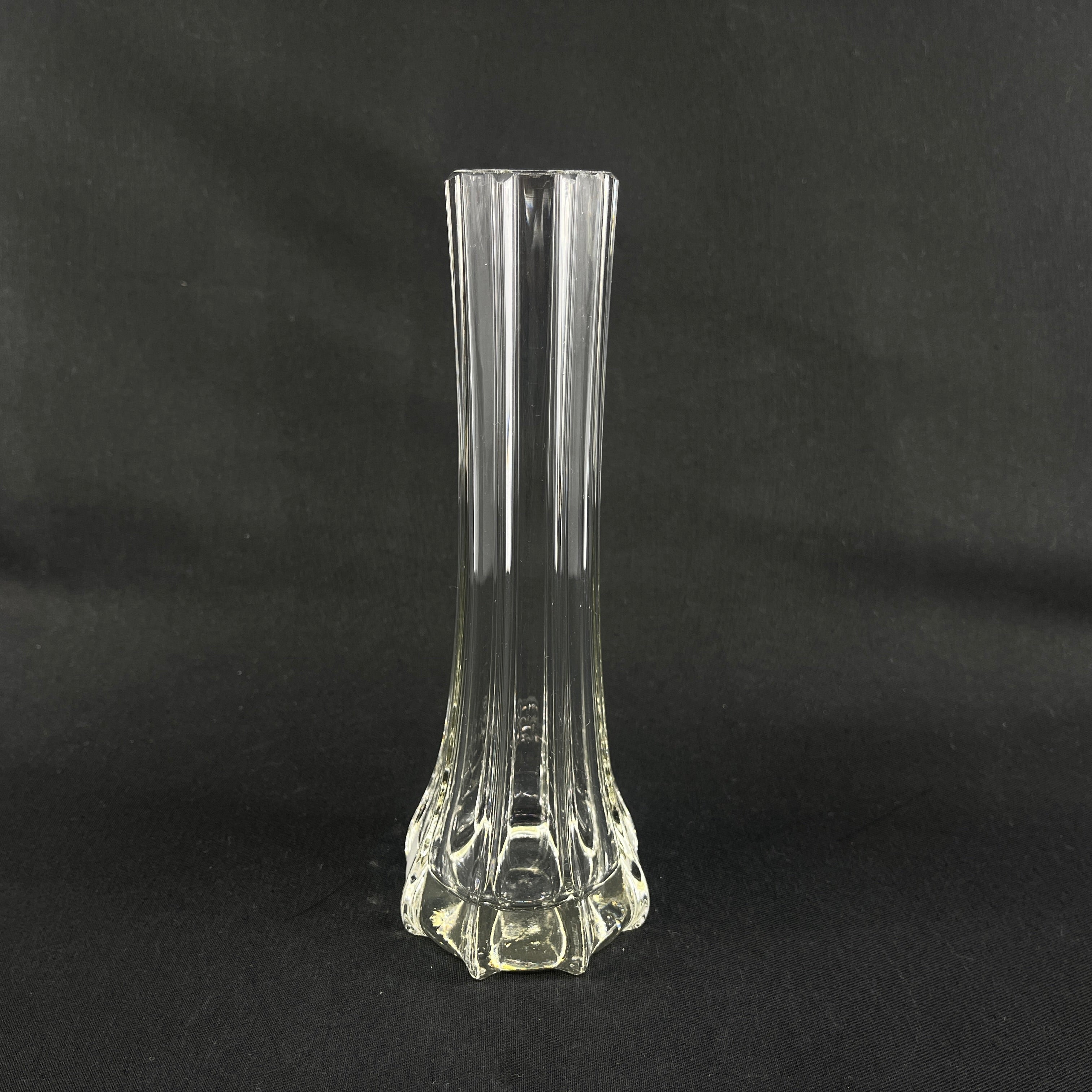 Fin kantet vase fra 1920'erne, 20 cm.