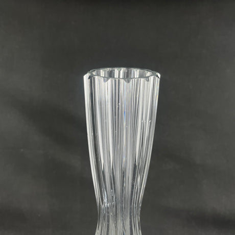 Høj vase med fine slibninger, 29 cm.