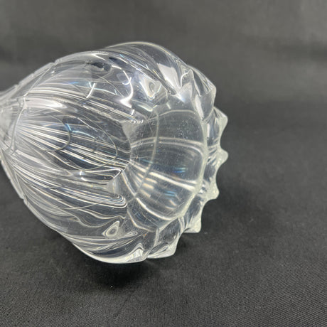 Høj vase med fine slibninger, 29 cm.