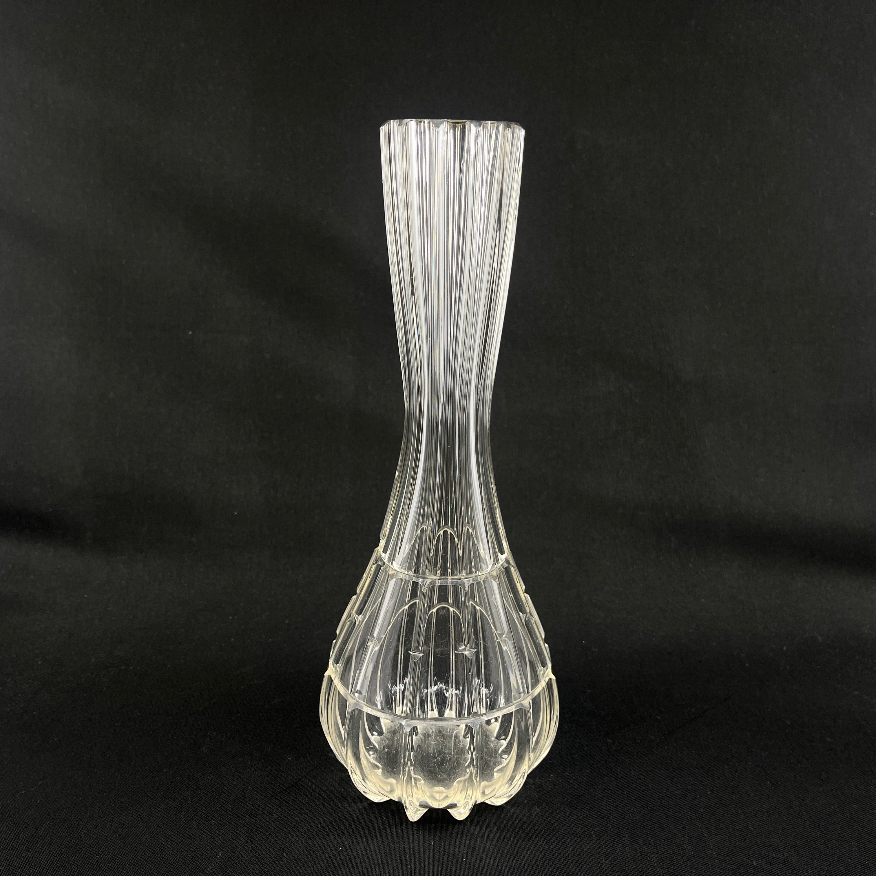 Høj vase med fine slibninger, 25 cm.