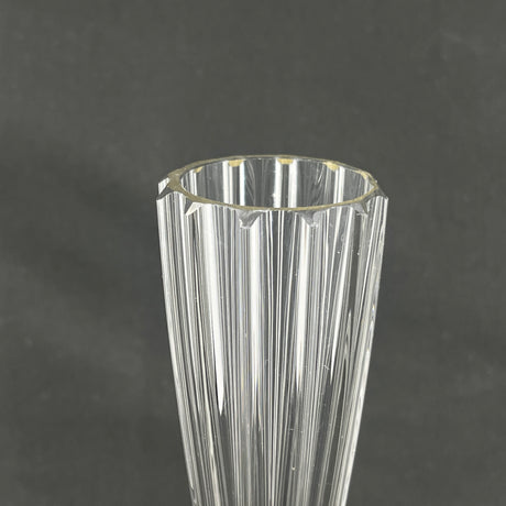 Høj vase med fine slibninger, 25 cm.
