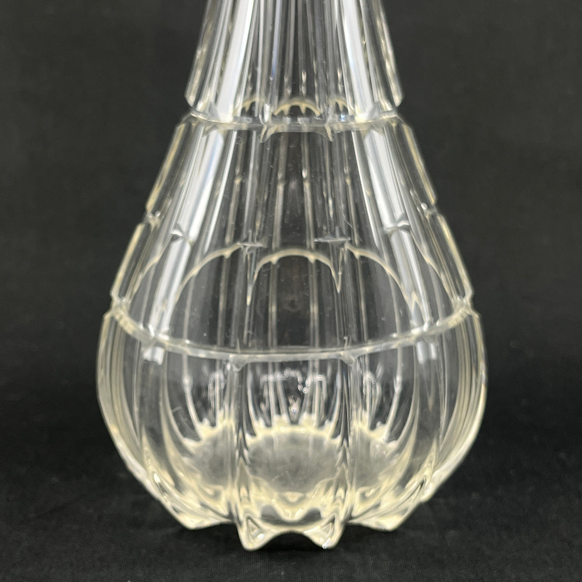 Høj vase med fine slibninger, 25 cm.