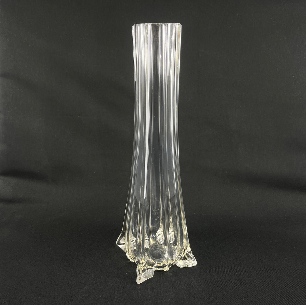 Fin "kvadratisk" vase fra 1920'erne, 30 cm.