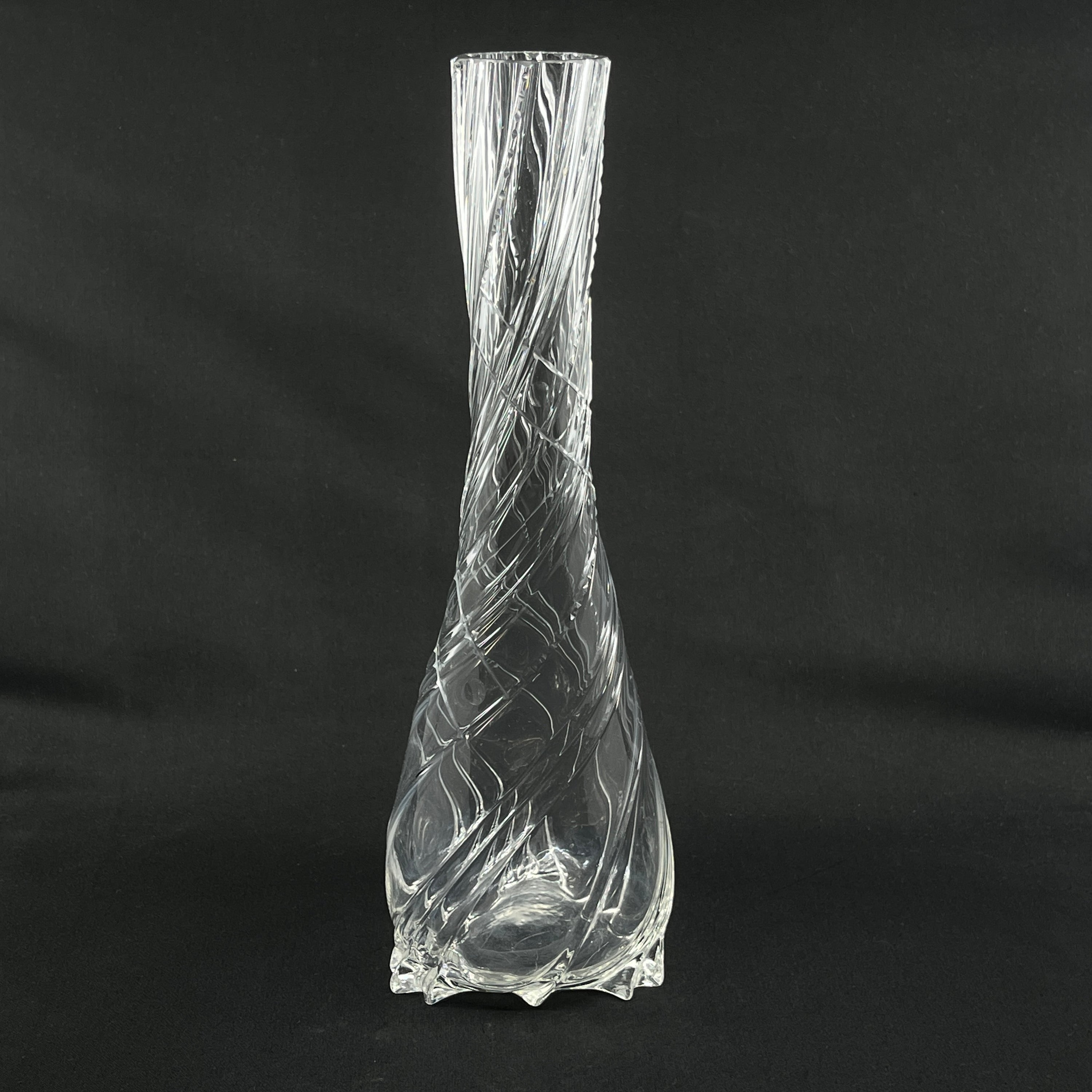 En snoet vase fra 1930'erne med slibninger