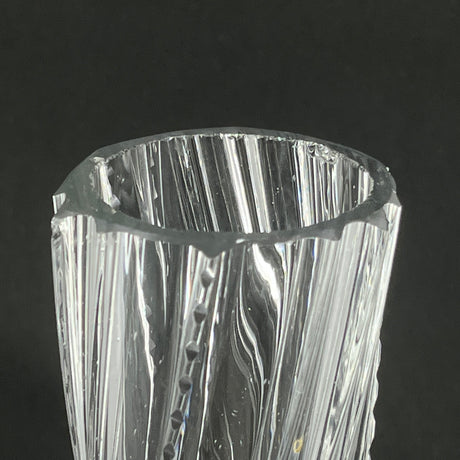 En snoet vase fra 1930'erne med slibninger