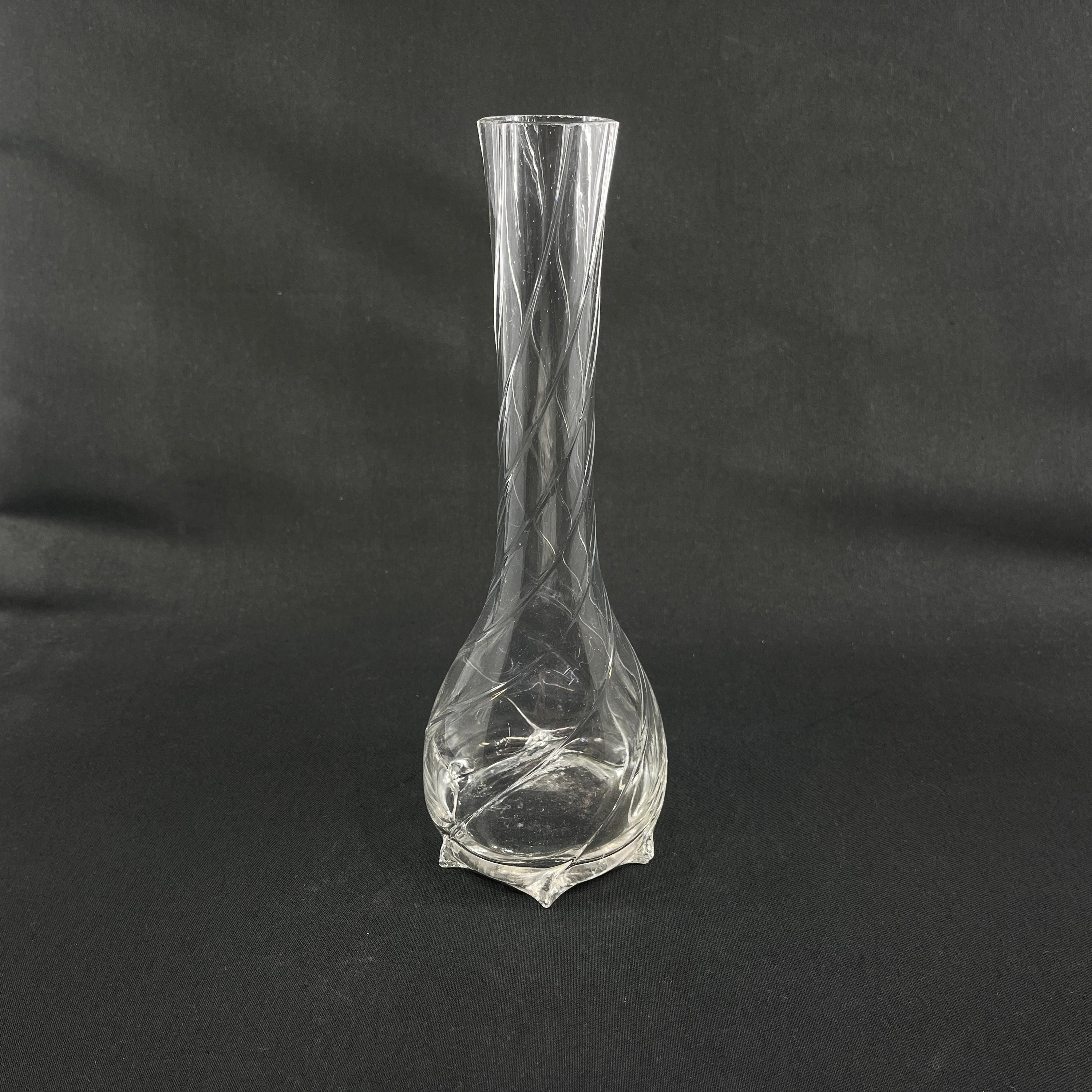 En snoet vase fra 1930'erne, 23 cm.