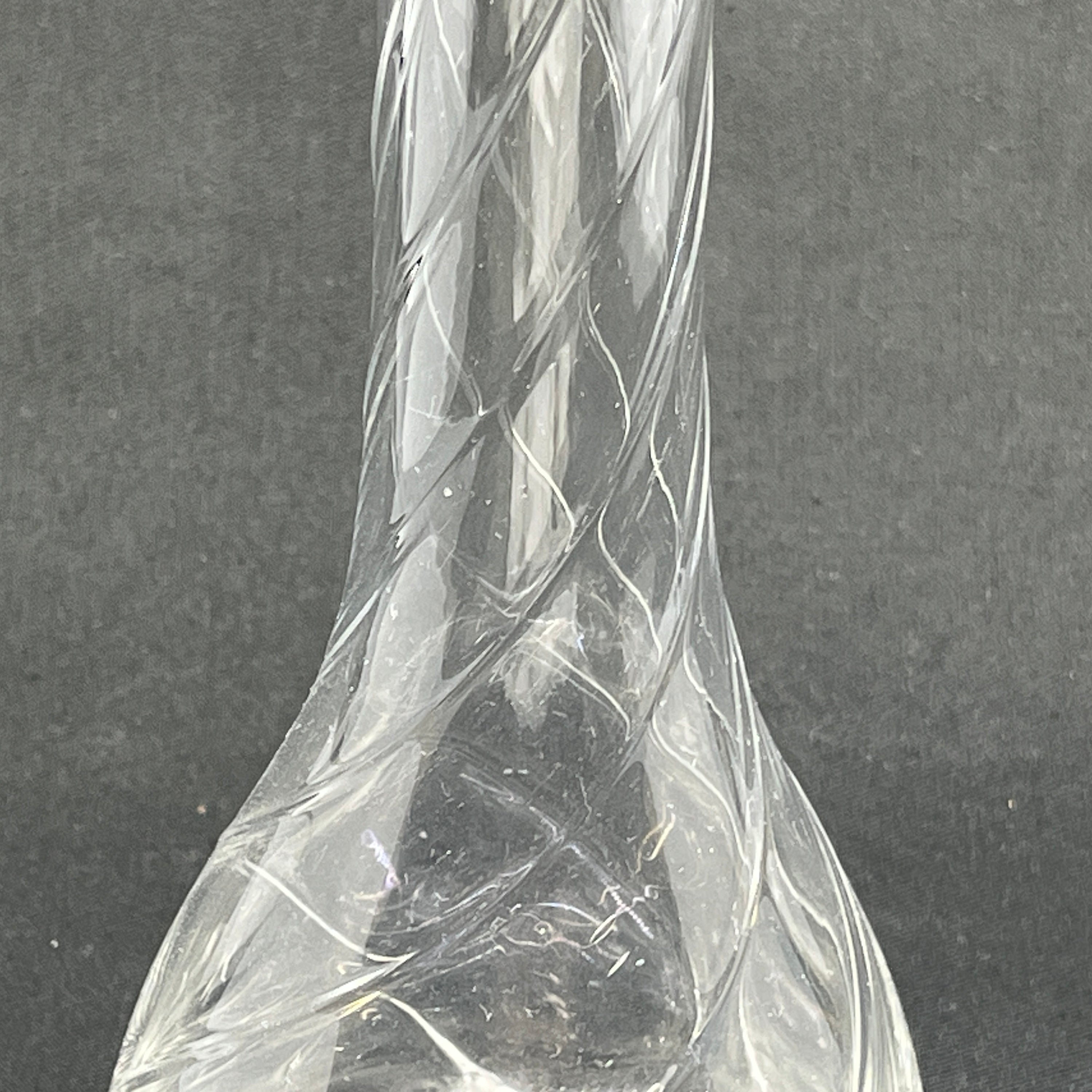 En snoet vase fra 1930'erne, 23 cm.